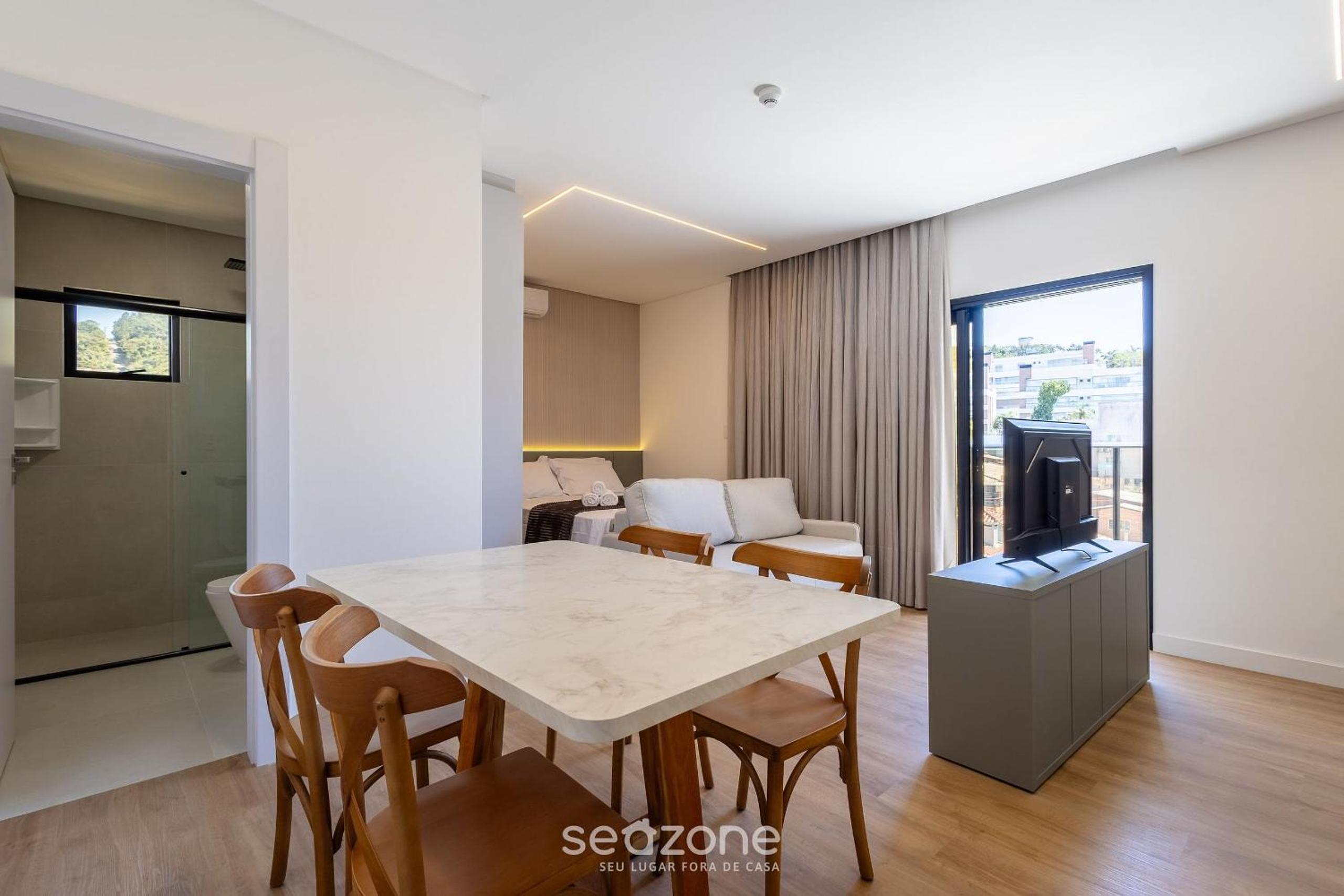 Apartments in a building with a pool 180m from the Beach in Bombinhas - SFRs
