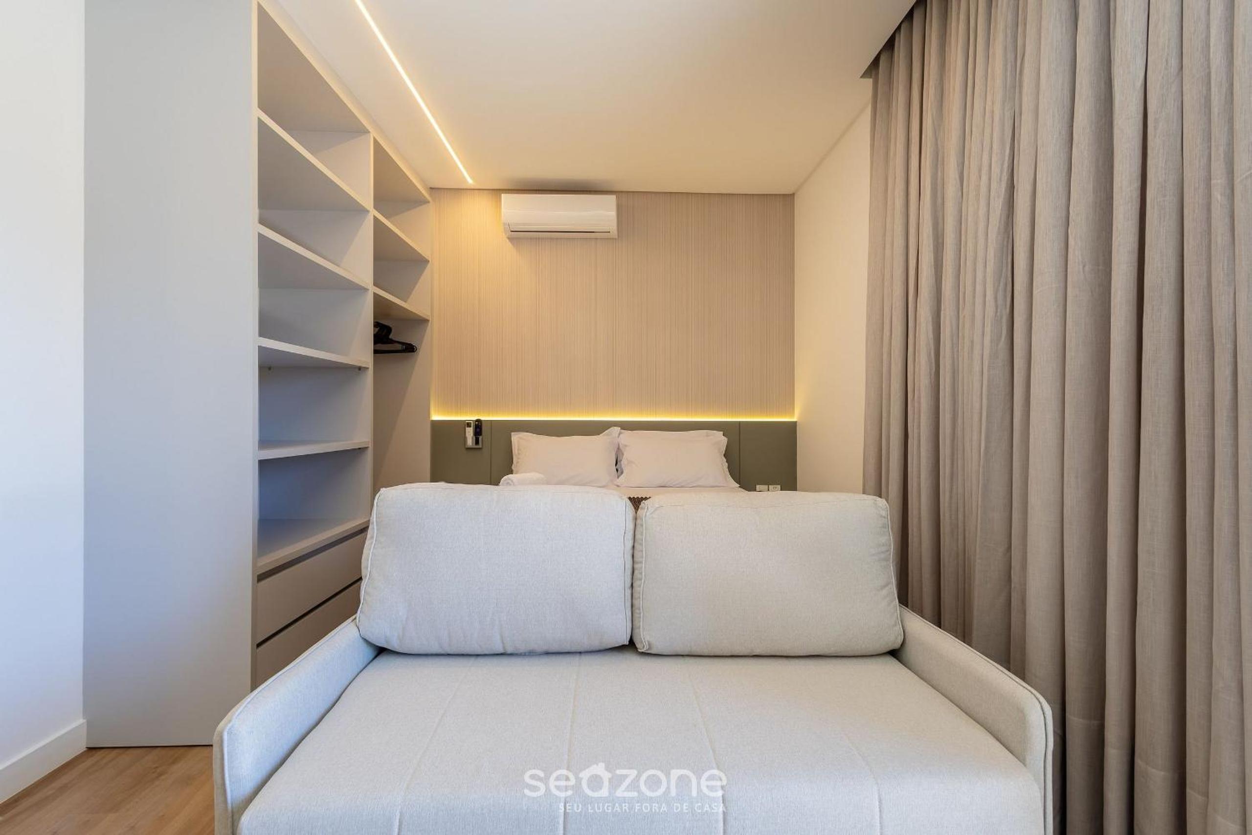 Apartments in a building with a pool 180m from the Beach in Bombinhas - SFRs