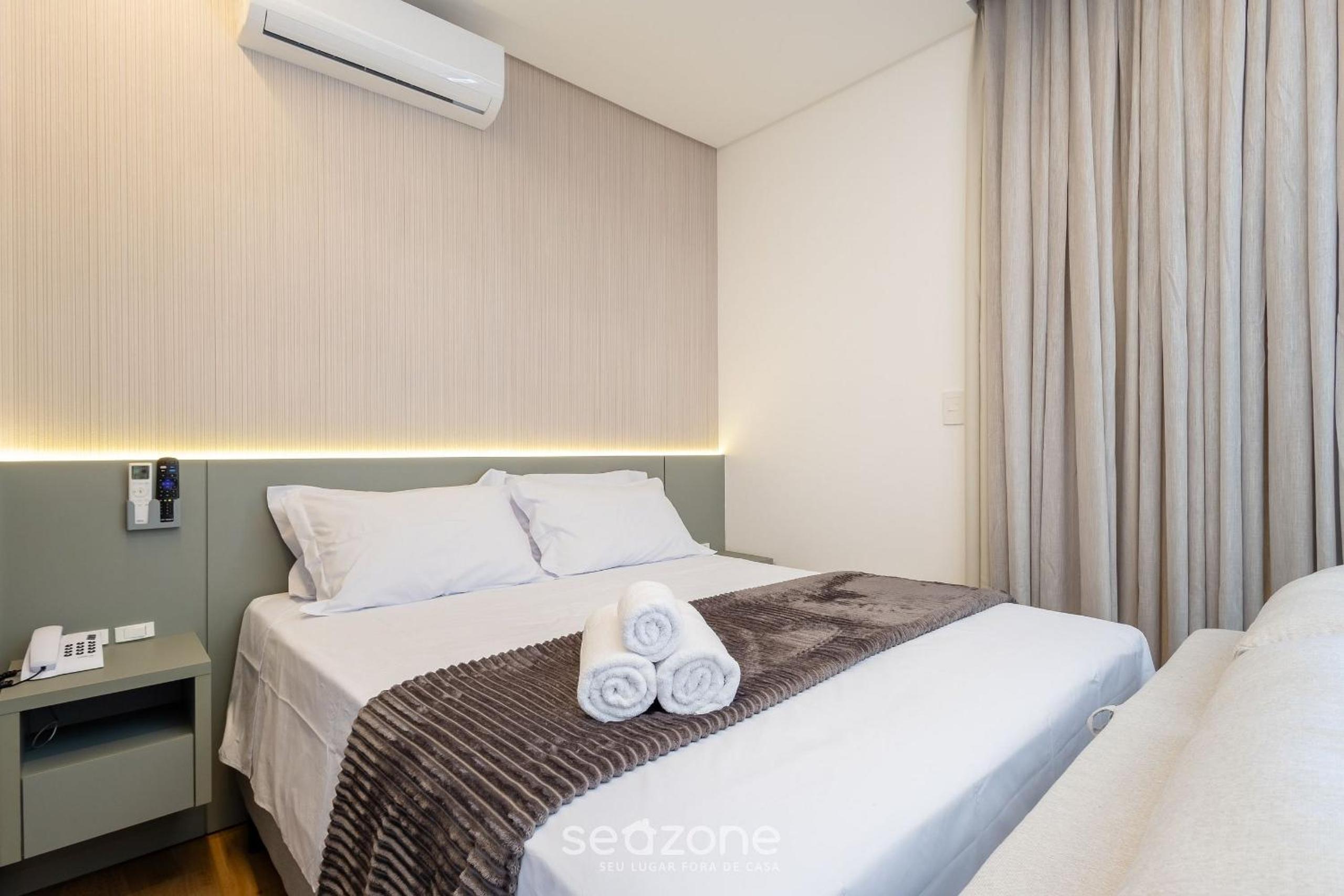 Apartments in a building with a pool 180m from the Beach in Bombinhas - SFRs