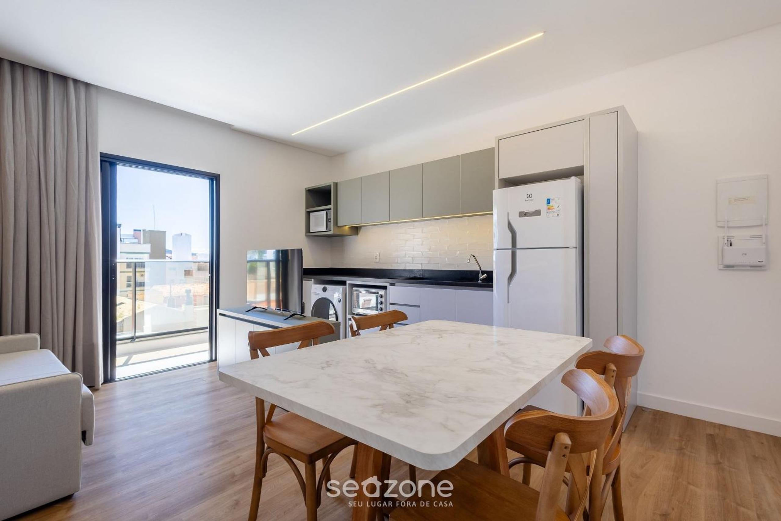 Apartments in a building with a pool 180m from the Beach in Bombinhas - SFRs