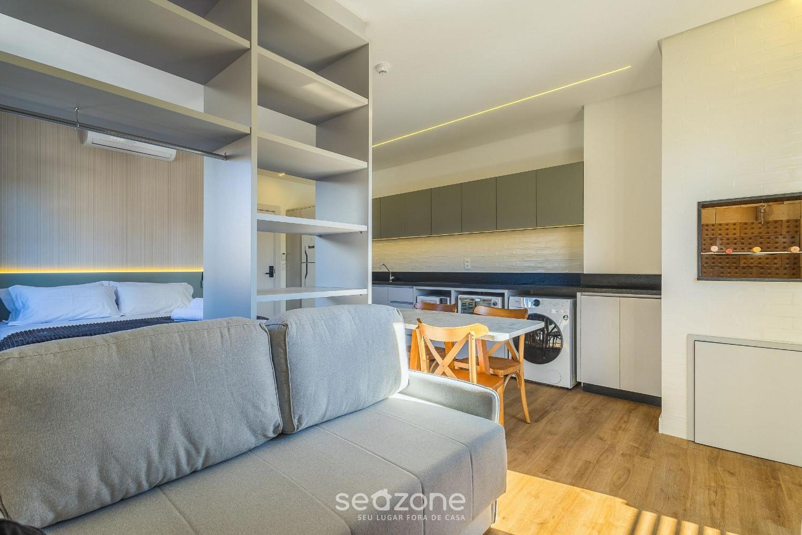 Apartments in a building with a pool 180m from the Beach in Bombinhas - SFRs