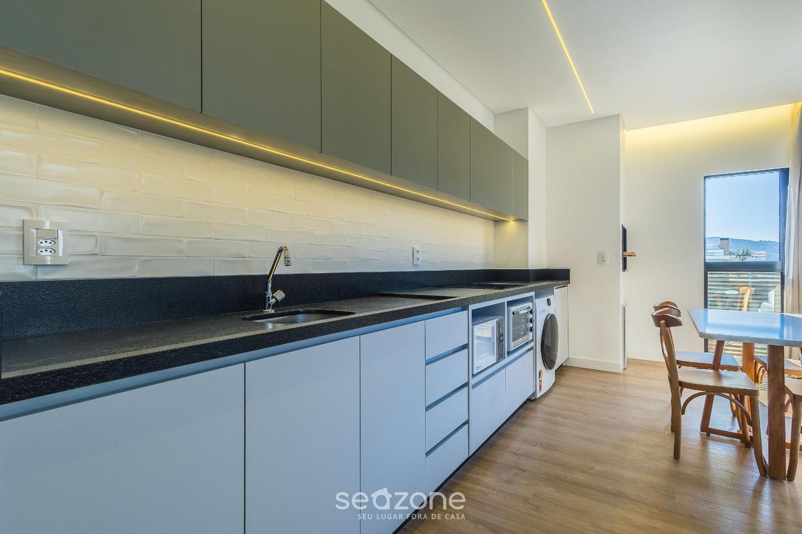 Apartments in a building with a pool 180m from the Beach in Bombinhas - SFRs