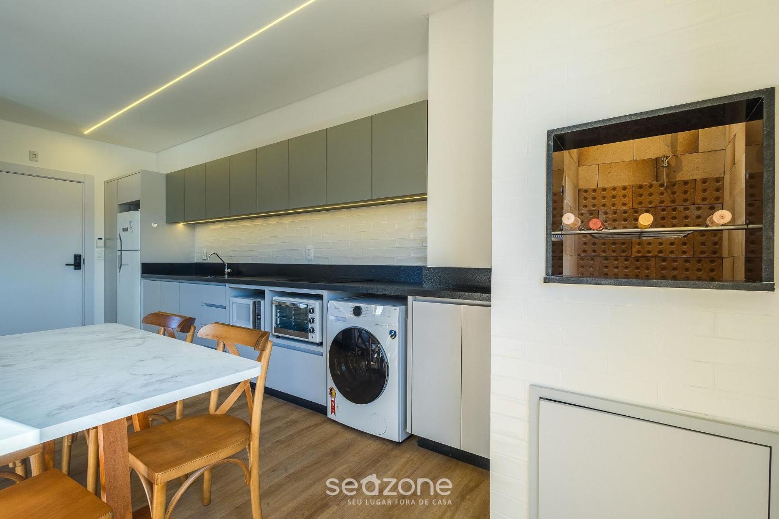 Apartments in a building with a pool 180m from the Beach in Bombinhas - SFRs