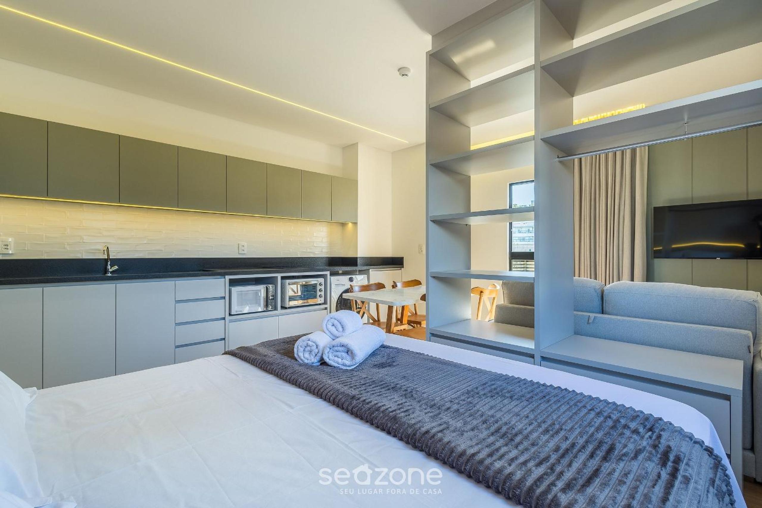 Apartments in a building with a pool 180m from the Beach in Bombinhas - SFRs