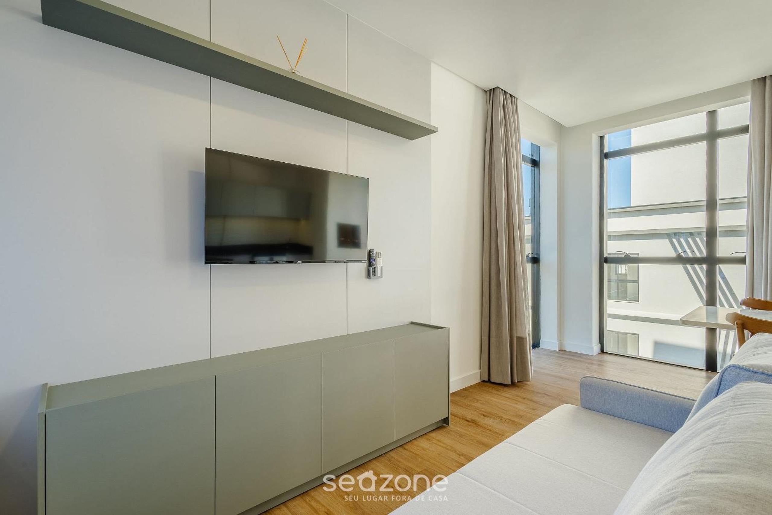 Apartments in a building with a pool 180m from the Beach in Bombinhas - SFRs
