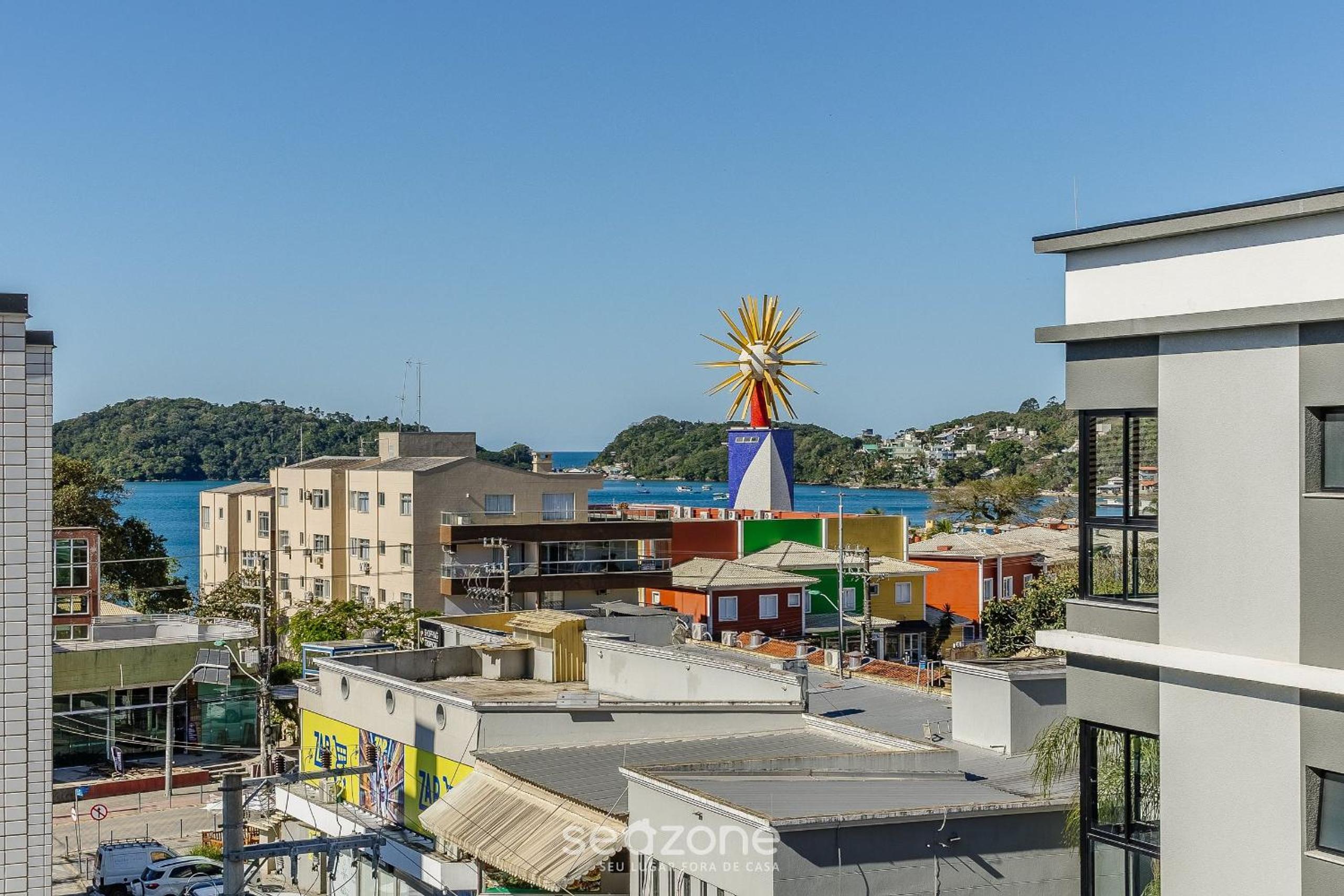 Apartments in a building with a pool 180m from the Beach in Bombinhas - SFRs