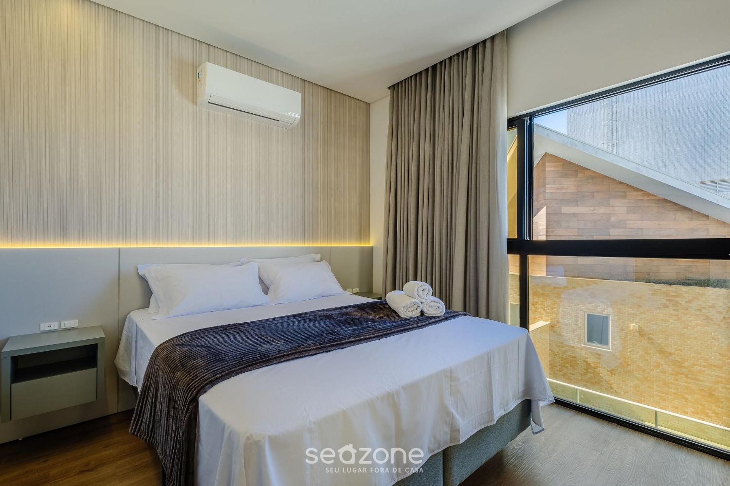 Apartments in a building with a pool 180m from the Beach in Bombinhas - SFRs