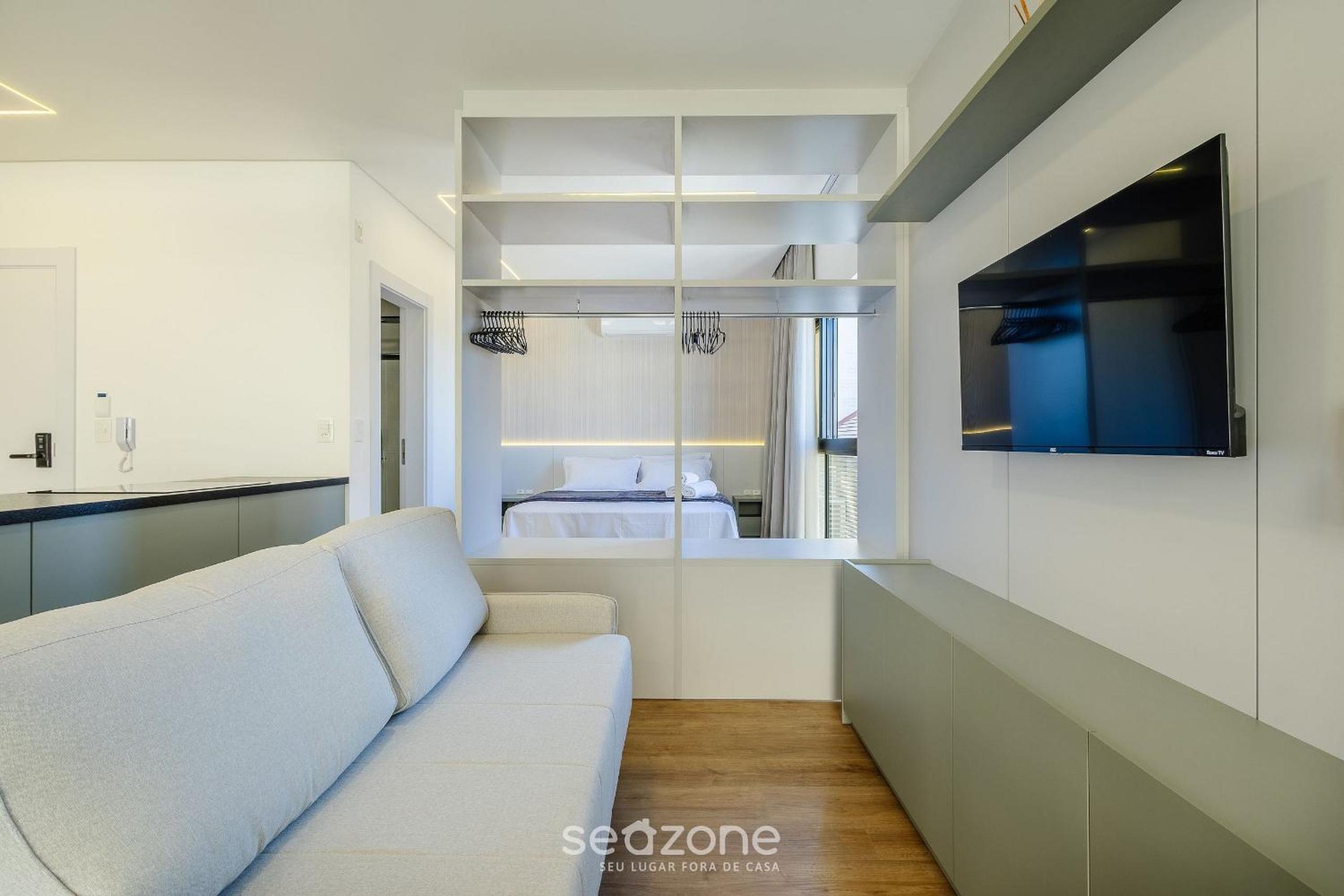 Apartments in a building with a pool 180m from the Beach in Bombinhas - SFRs