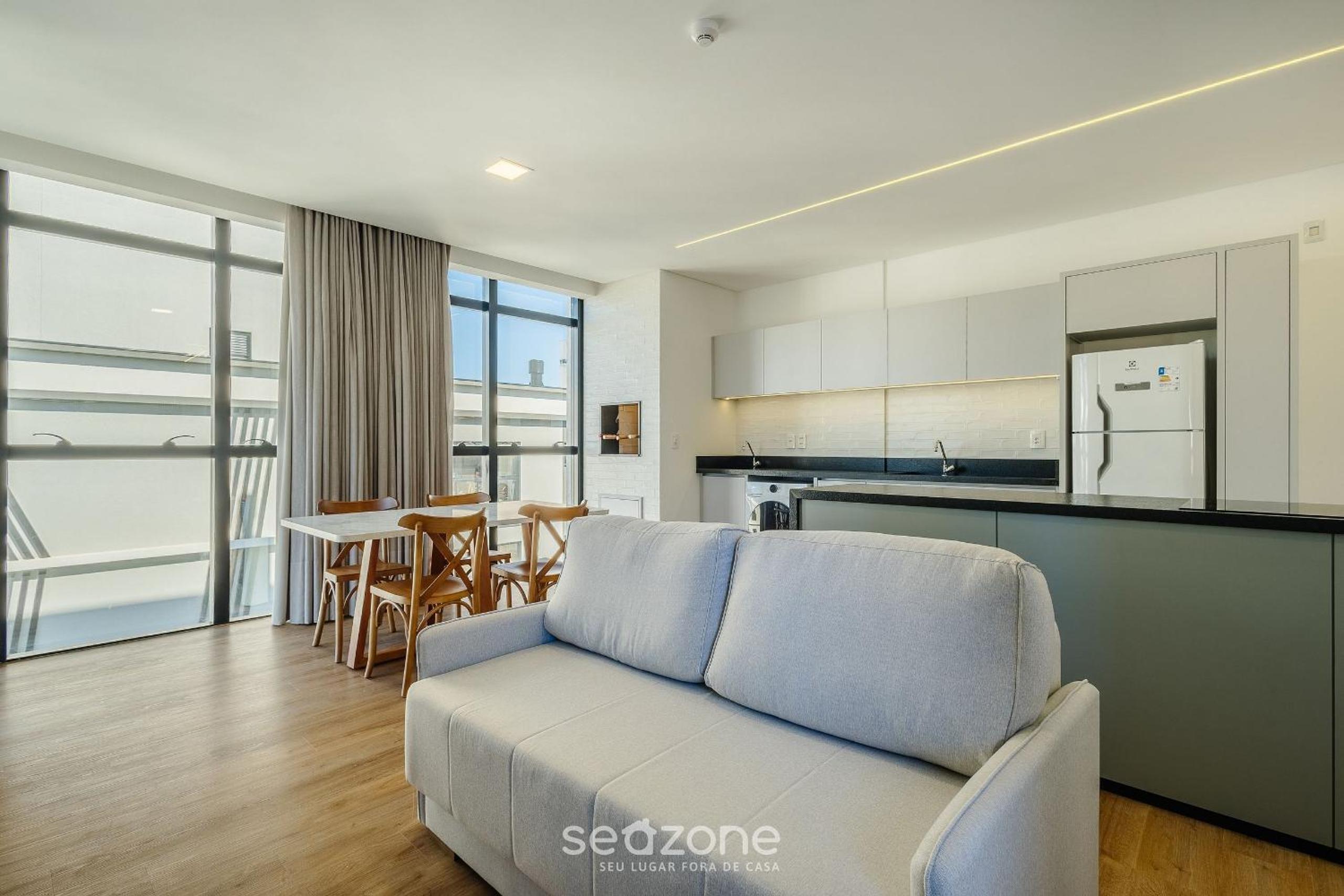 Apartments in a building with a pool 180m from the Beach in Bombinhas - SFRs