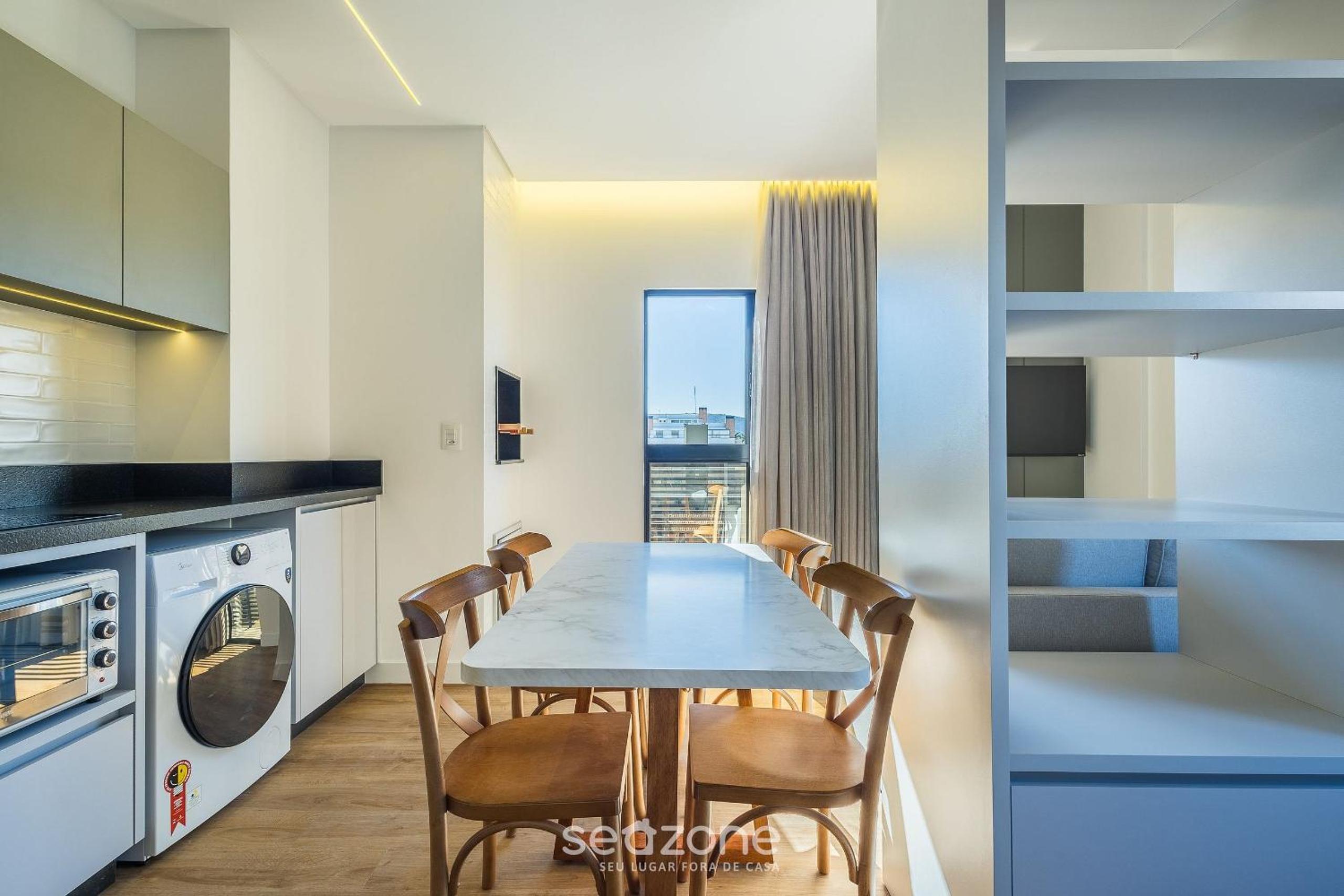Apartments in a building with a pool 180m from the Beach in Bombinhas - SFRs