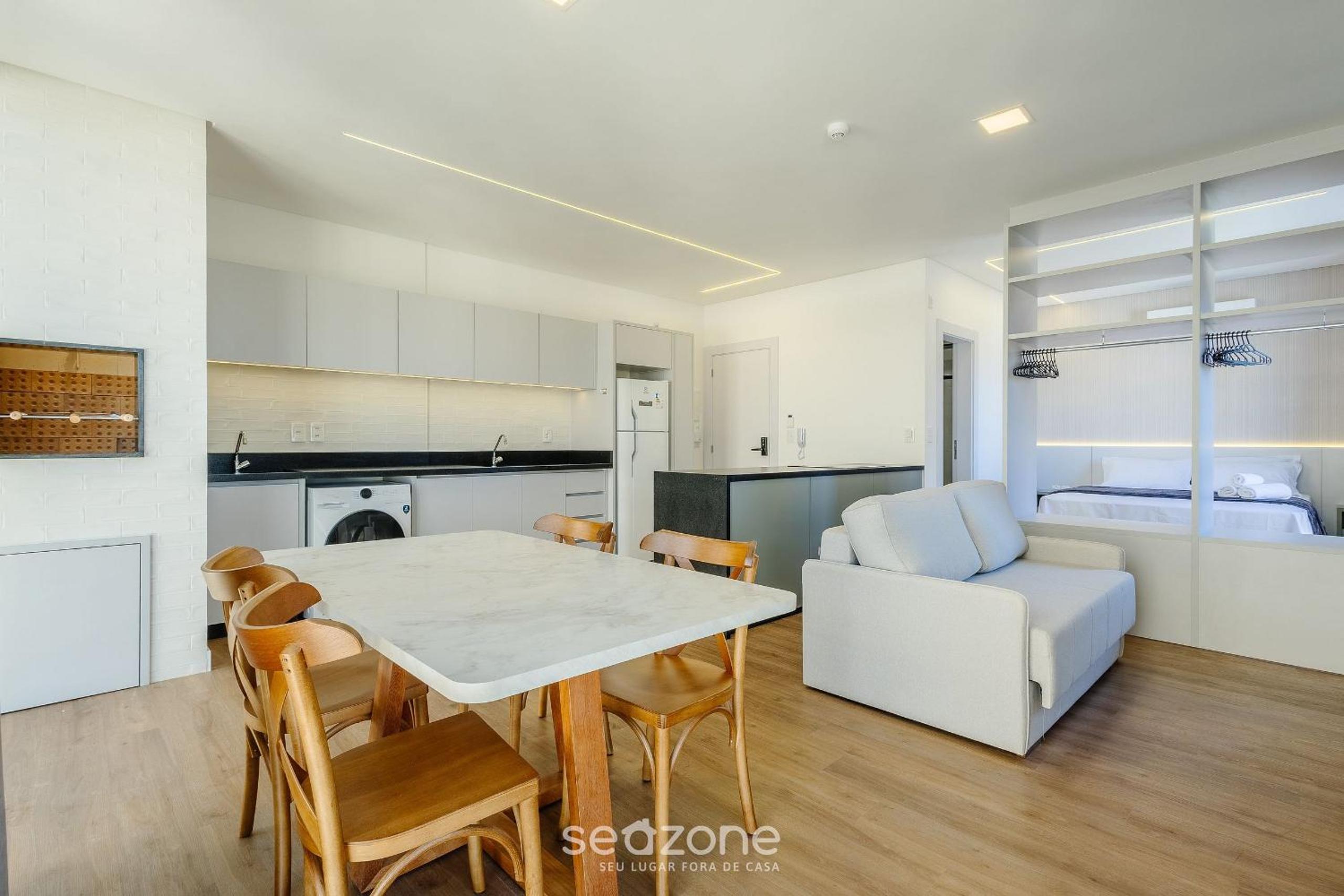 Apartments in a building with a pool 180m from the Beach in Bombinhas - SFRs