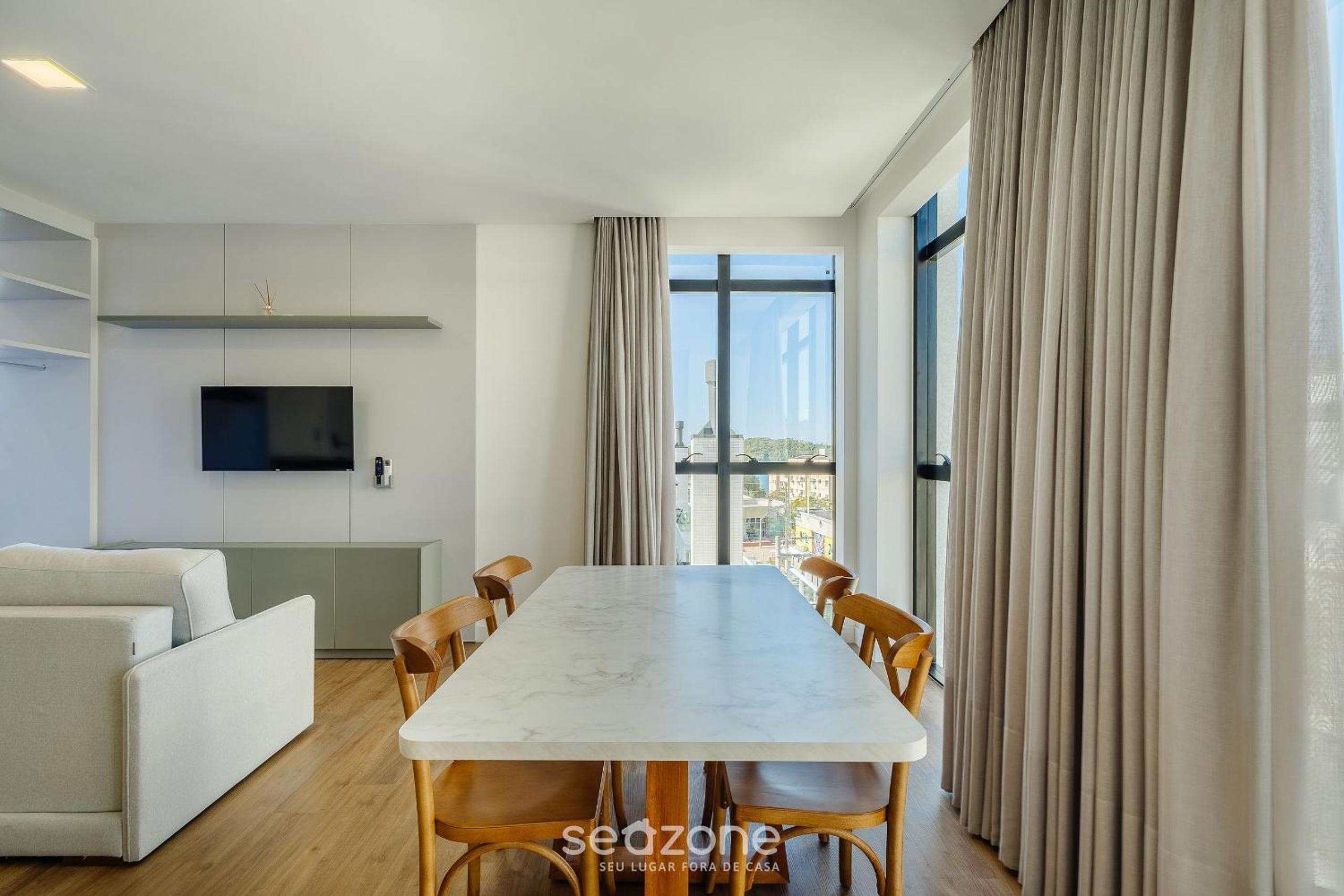 Apartments in a building with a pool 180m from the Beach in Bombinhas - SFRs