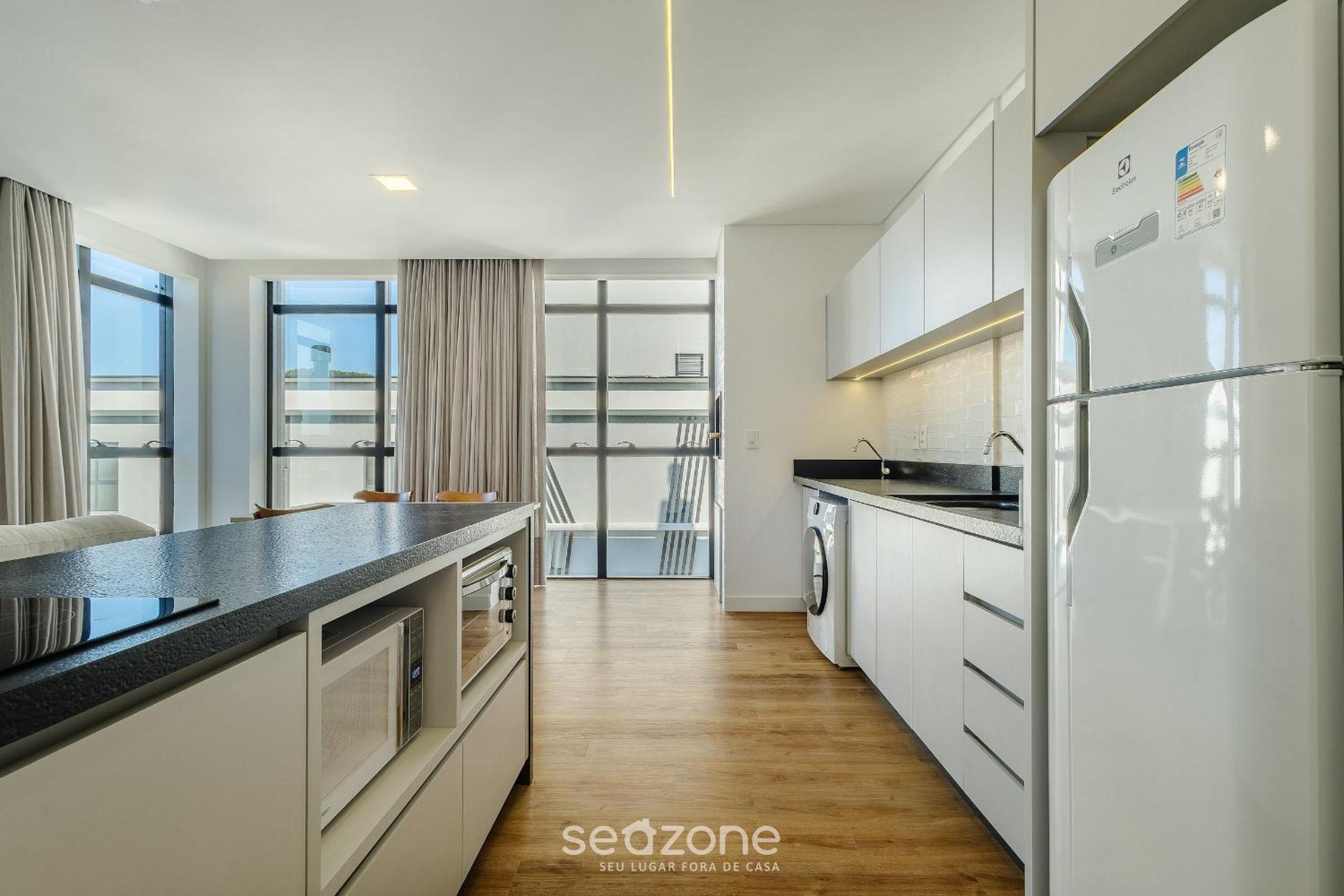 Apartments in a building with a pool 180m from the Beach in Bombinhas - SFRs