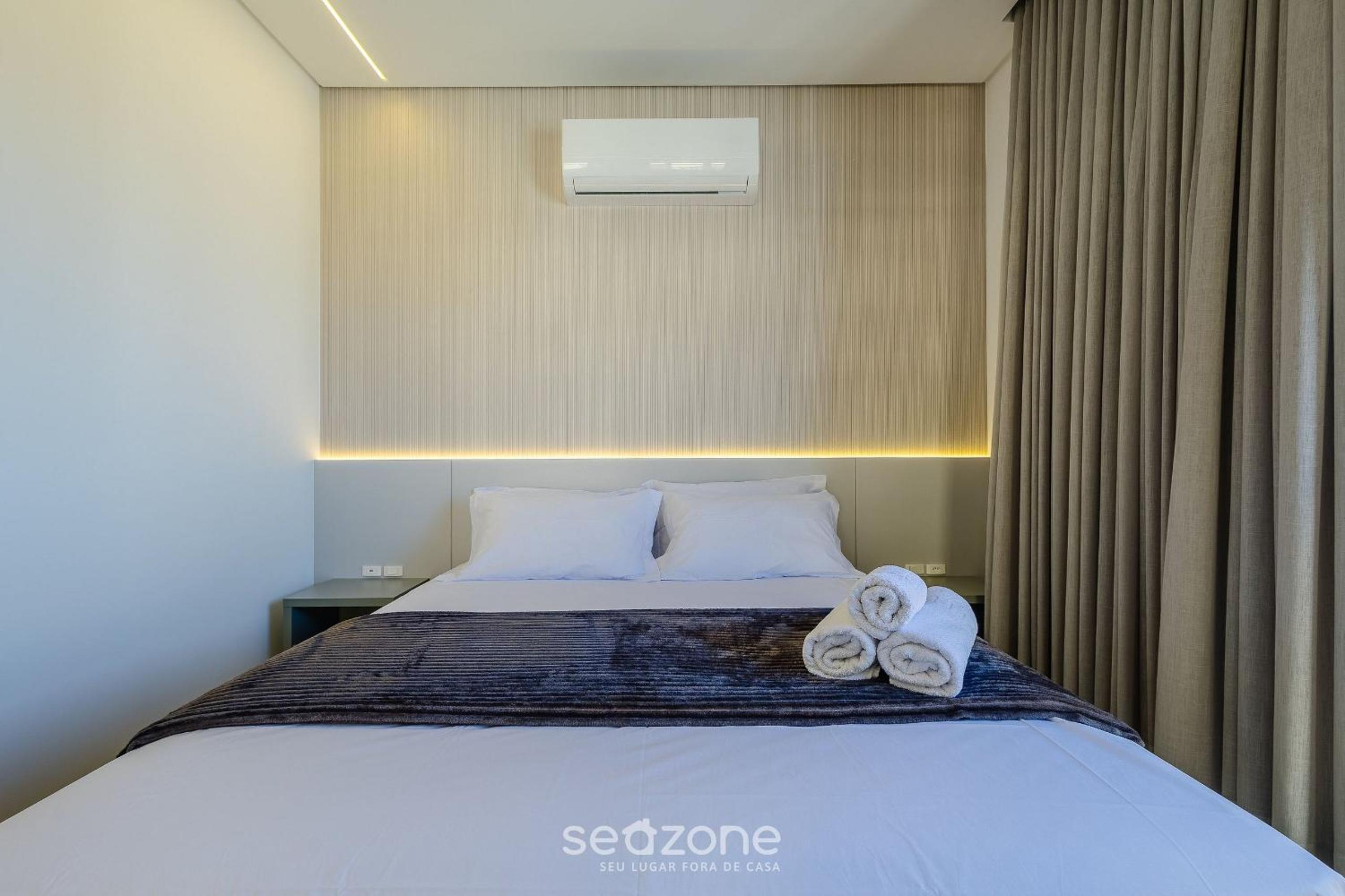 Apartments in a building with a pool 180m from the Beach in Bombinhas - SFRs