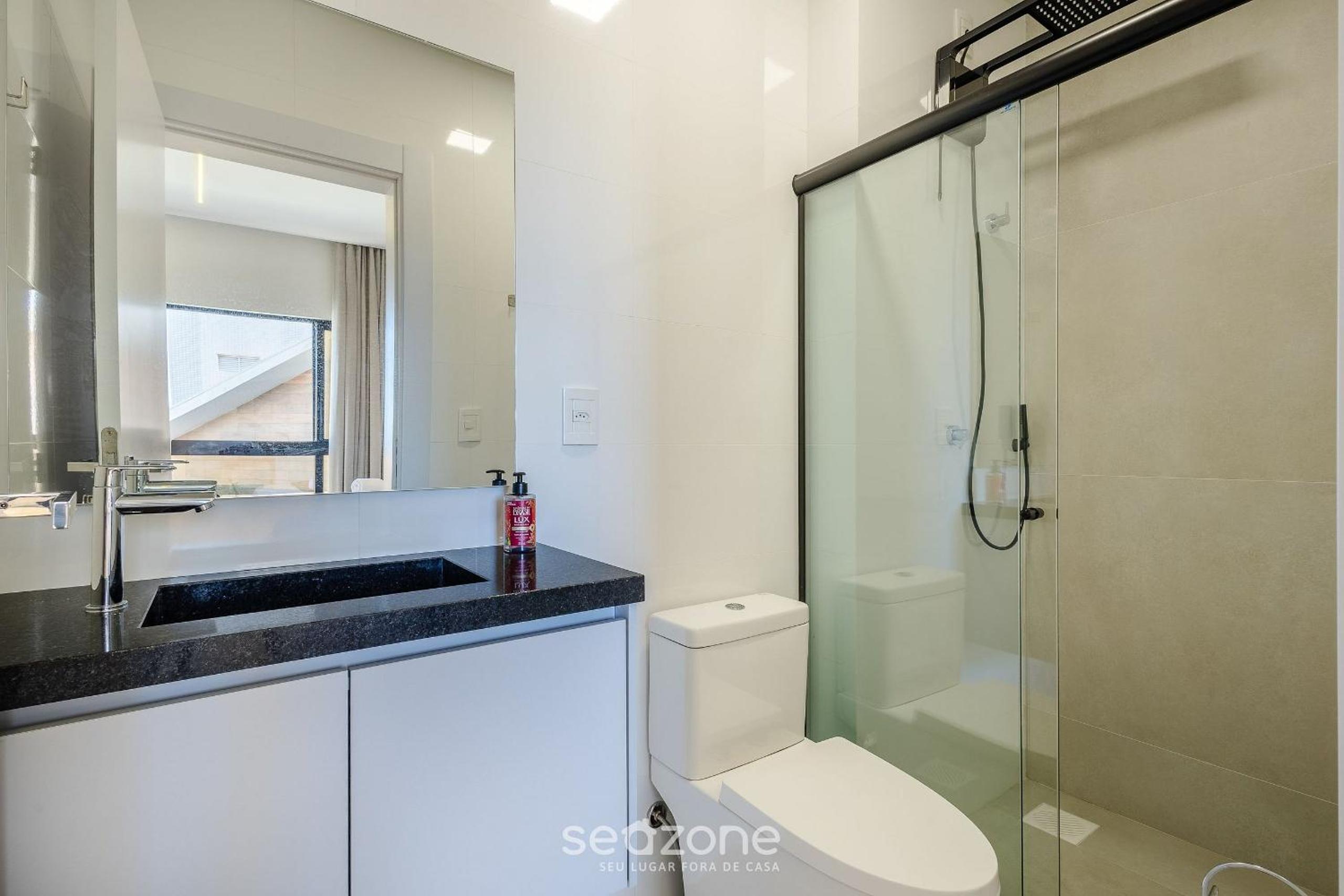 Apartments in a building with a pool 180m from the Beach in Bombinhas - SFRs