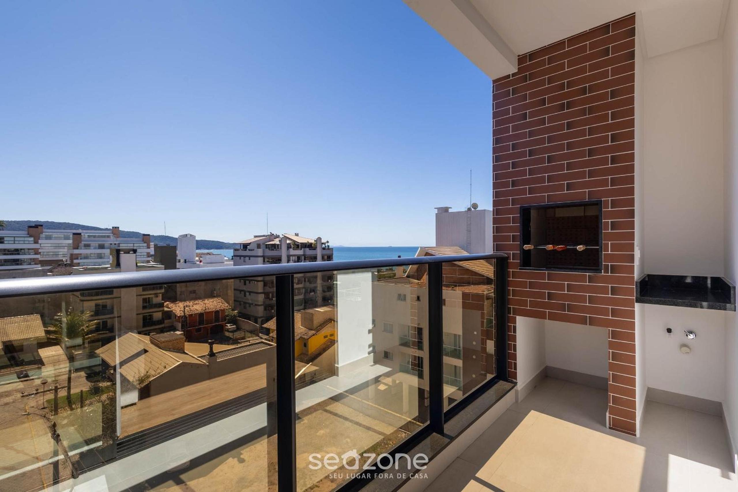 Apartments in a building with a pool 180m from the Beach in Bombinhas - SFRs