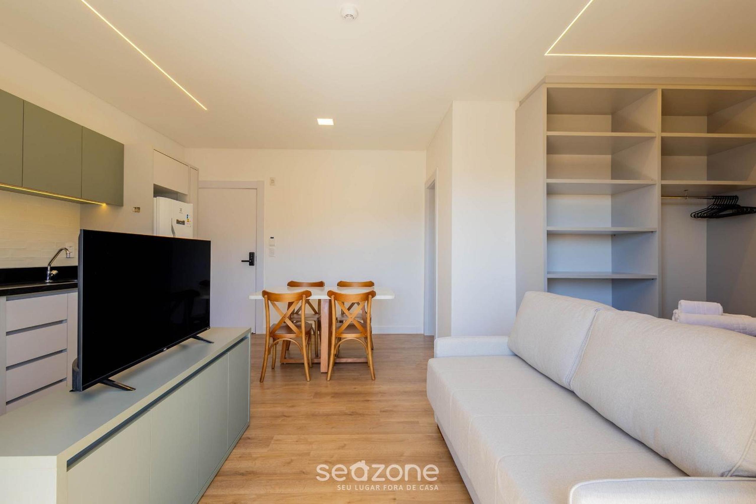 Apartments in a building with a pool 180m from the Beach in Bombinhas - SFRs