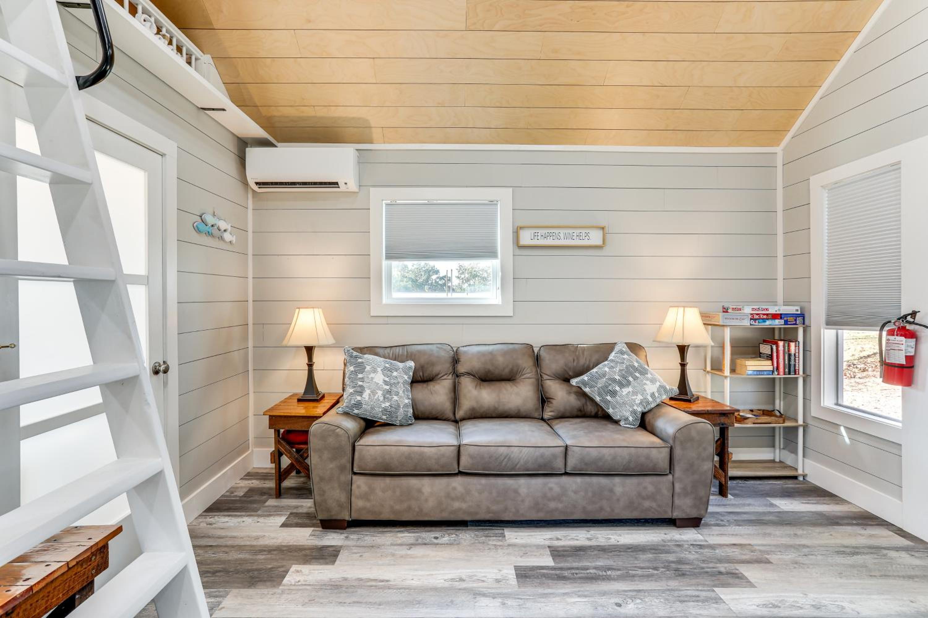 Pet Friendly! Norfork Lake Getaway with Fire Pit