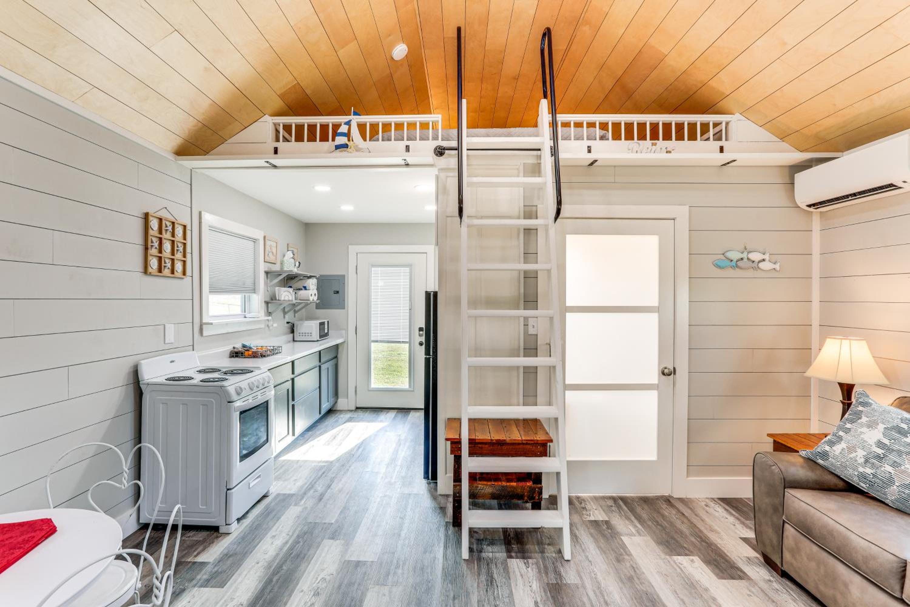 Pet Friendly! Norfork Lake Getaway with Fire Pit
