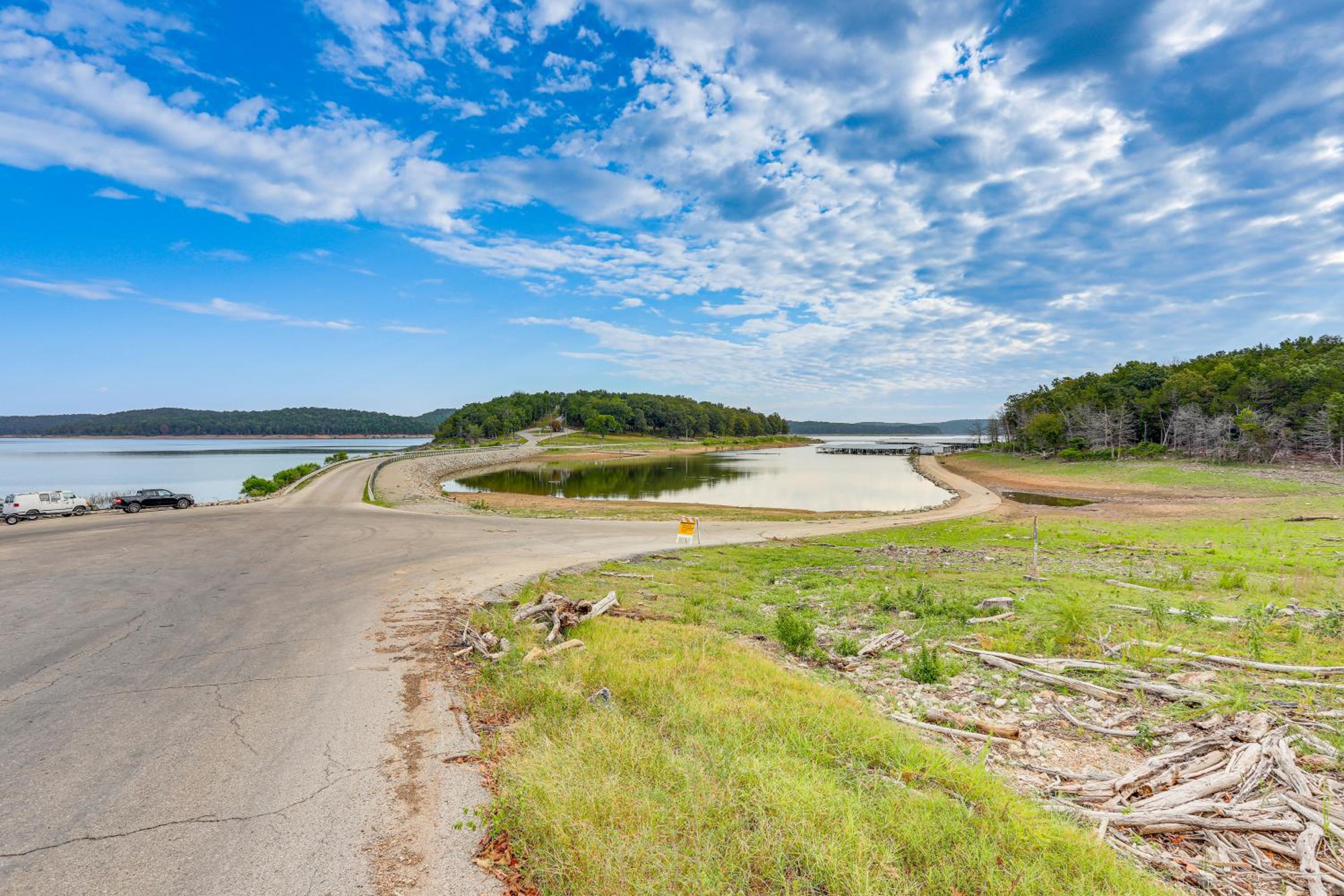 Pet Friendly! Norfork Lake Getaway with Fire Pit