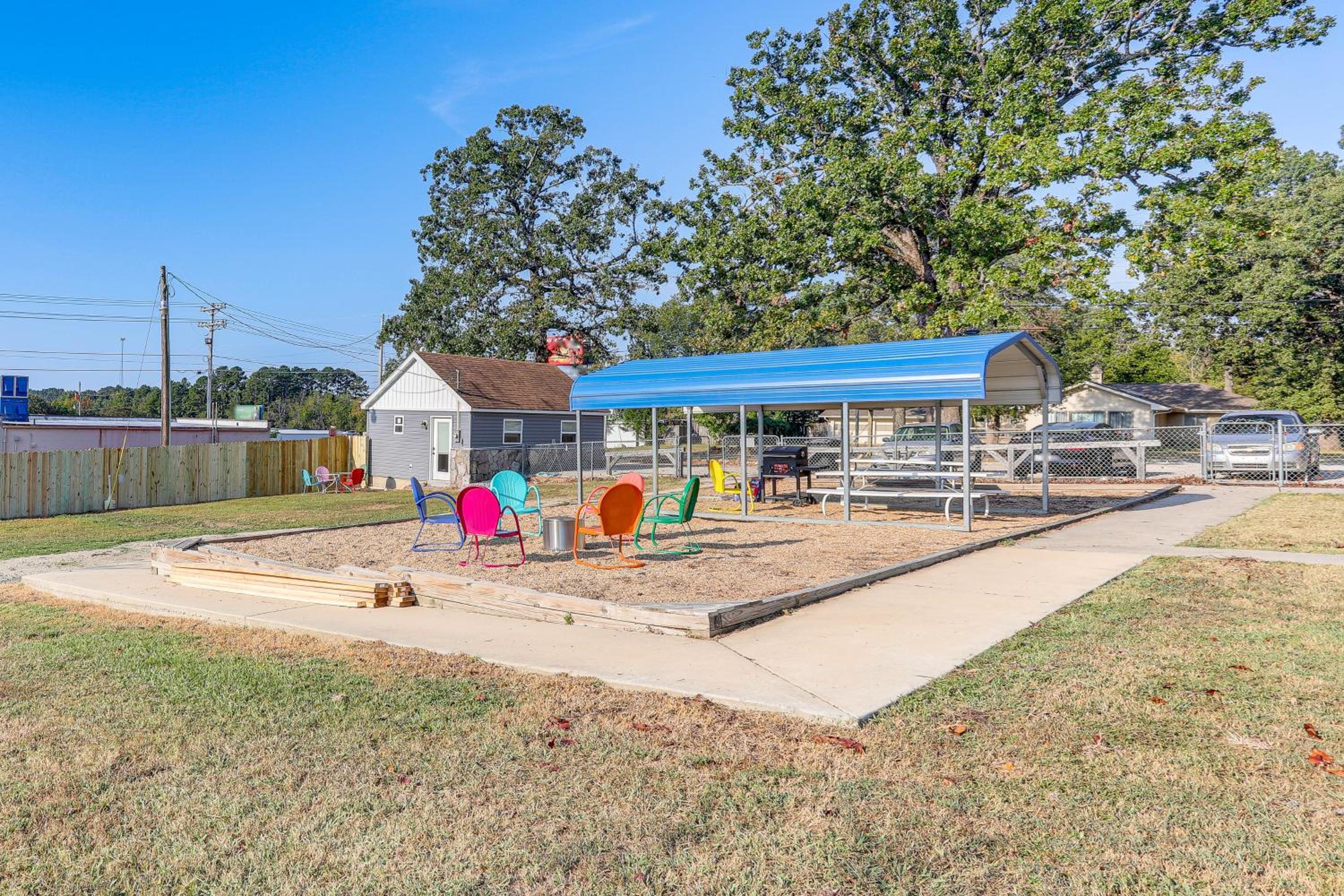 Pet Friendly! Norfork Lake Getaway with Fire Pit