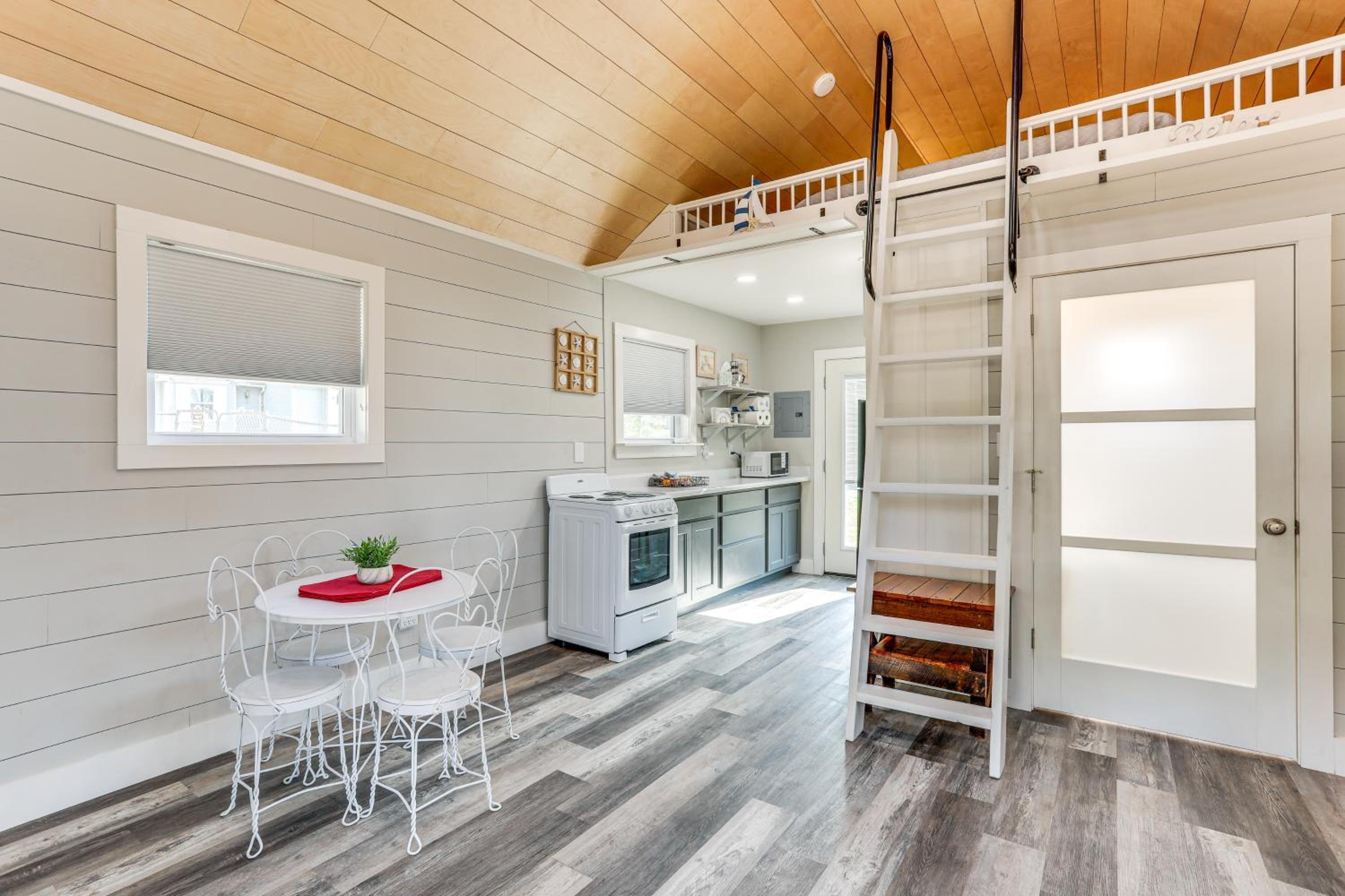 Pet Friendly! Norfork Lake Getaway with Fire Pit