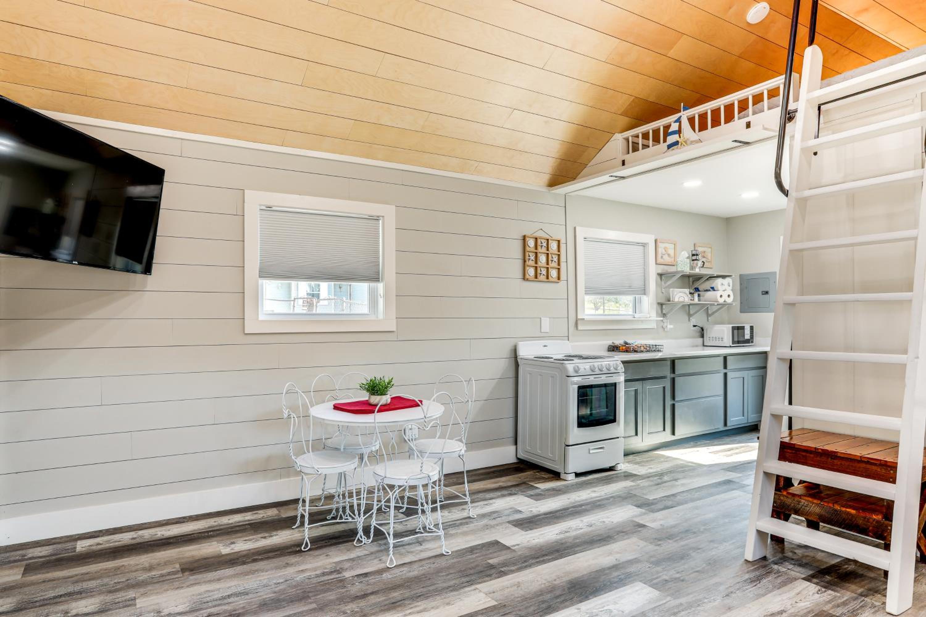Pet Friendly! Norfork Lake Getaway with Fire Pit