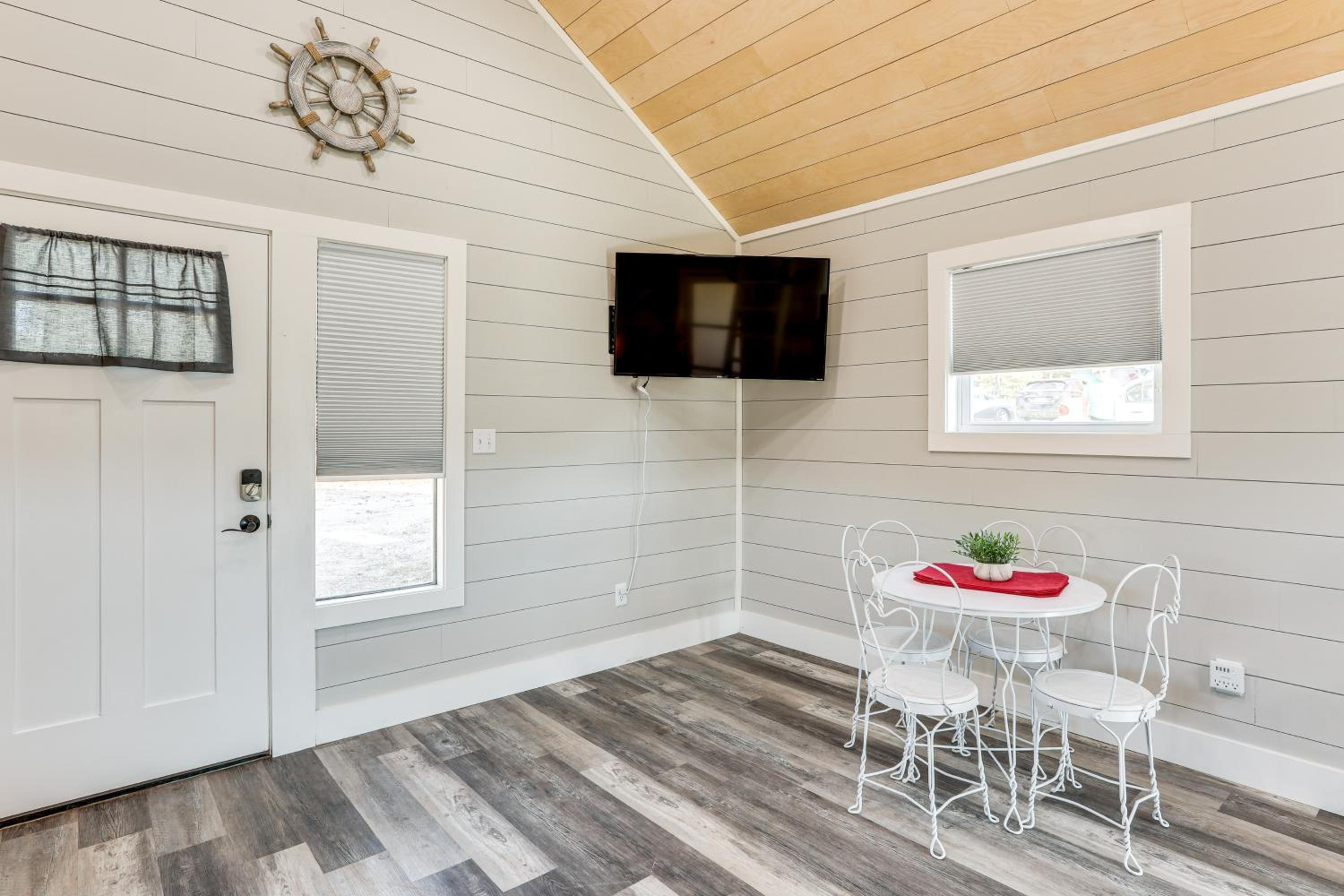 Pet Friendly! Norfork Lake Getaway with Fire Pit
