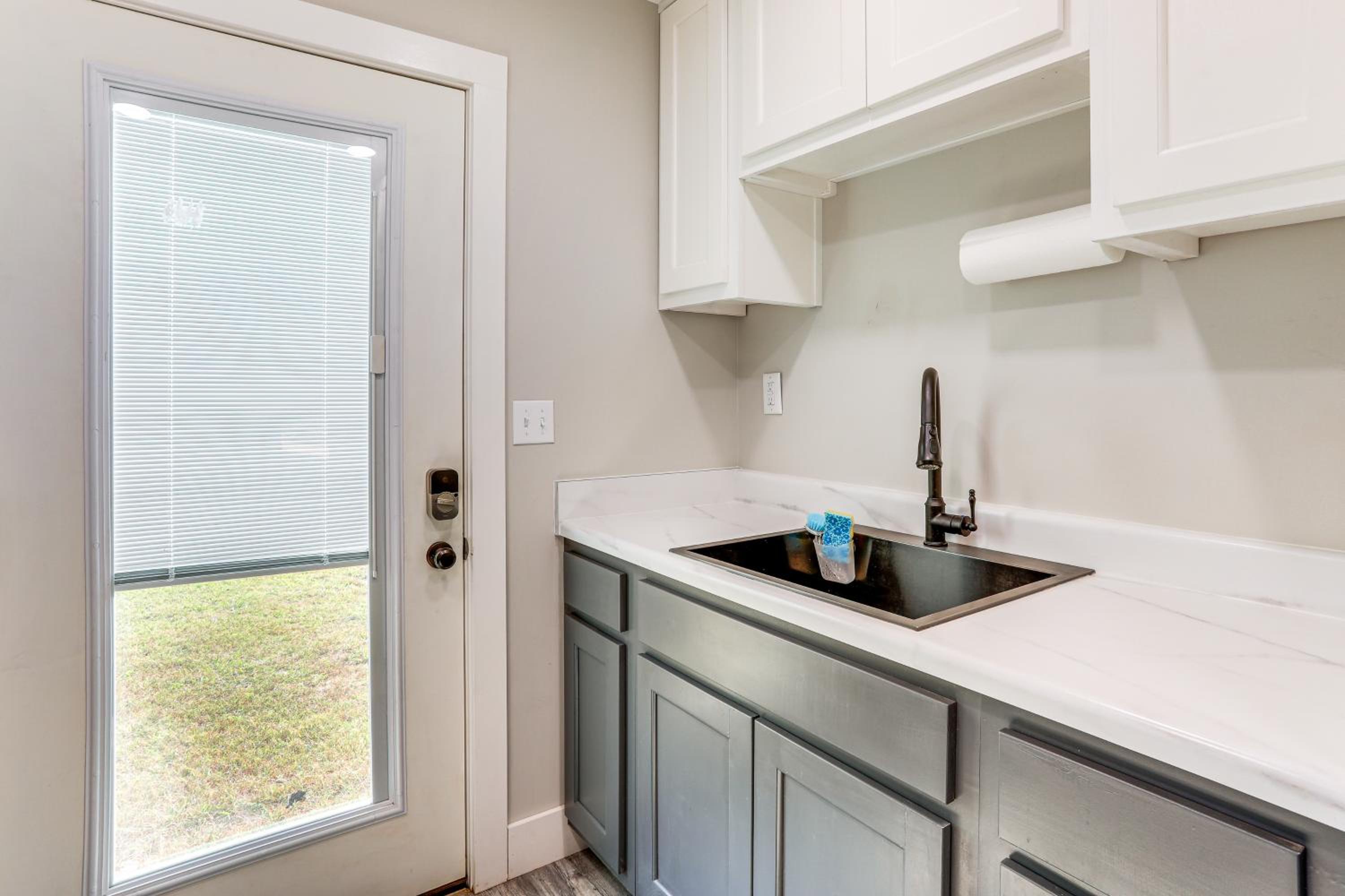 Pet Friendly! Norfork Lake Getaway with Fire Pit