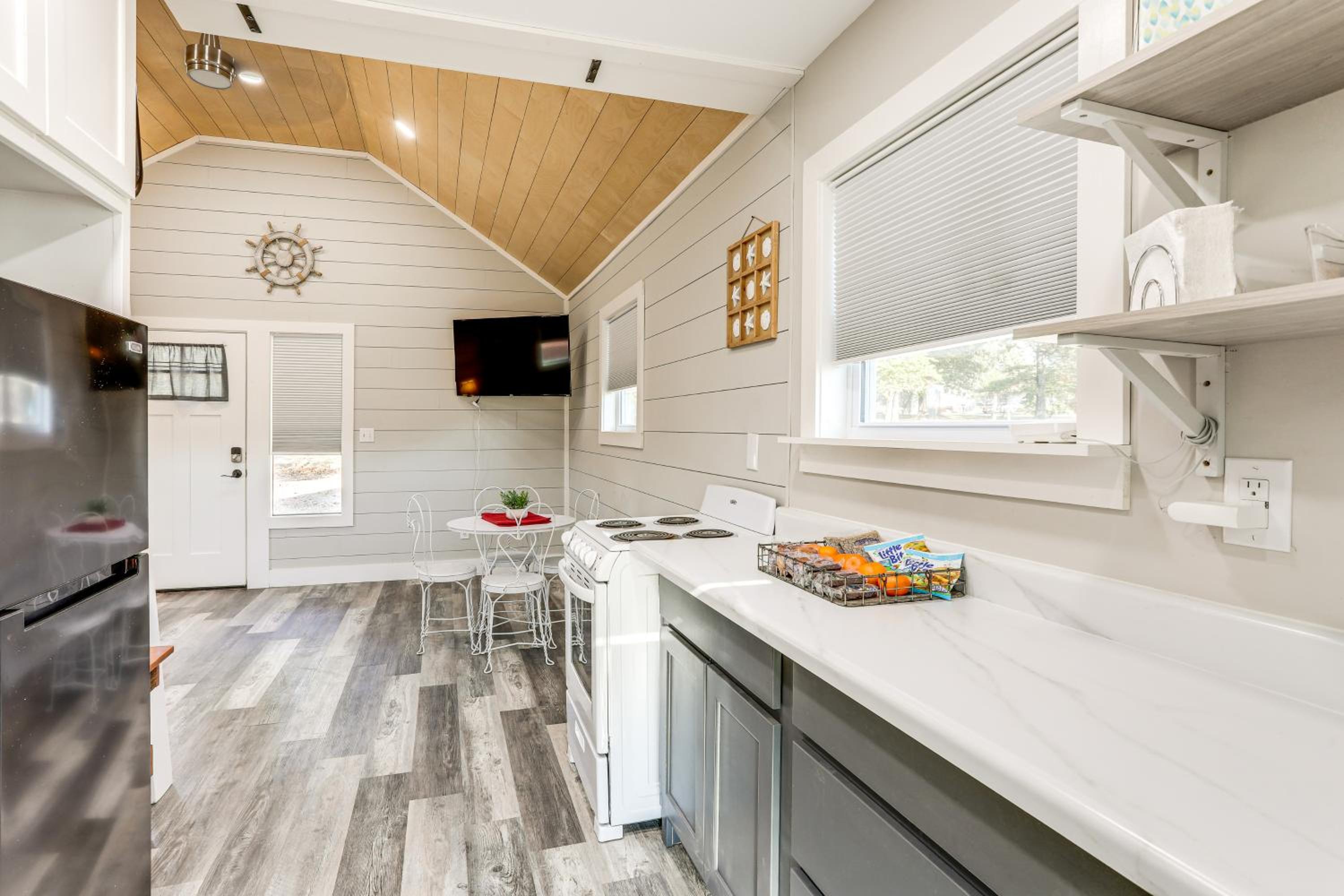 Pet Friendly! Norfork Lake Getaway with Fire Pit