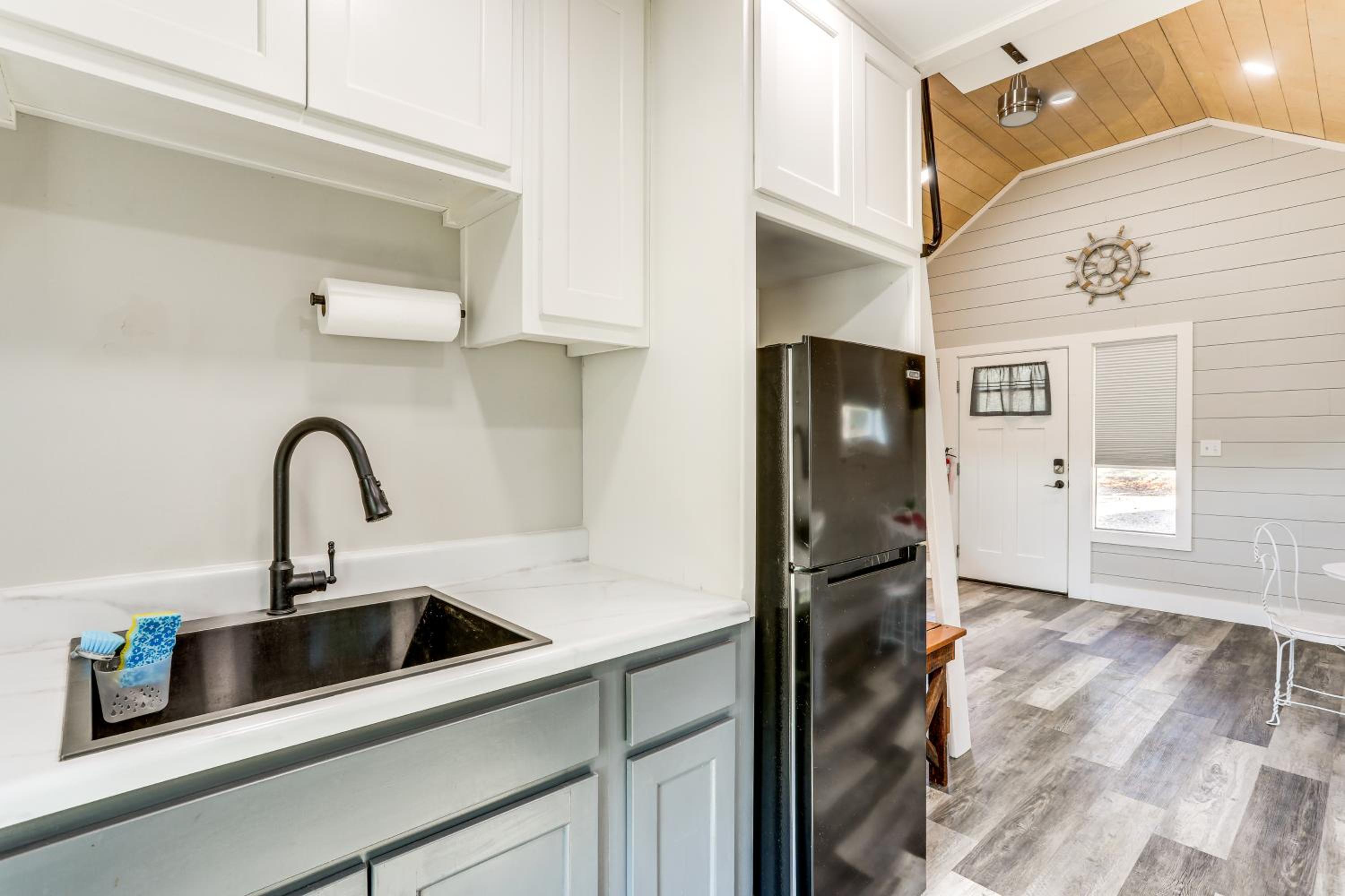 Pet Friendly! Norfork Lake Getaway with Fire Pit