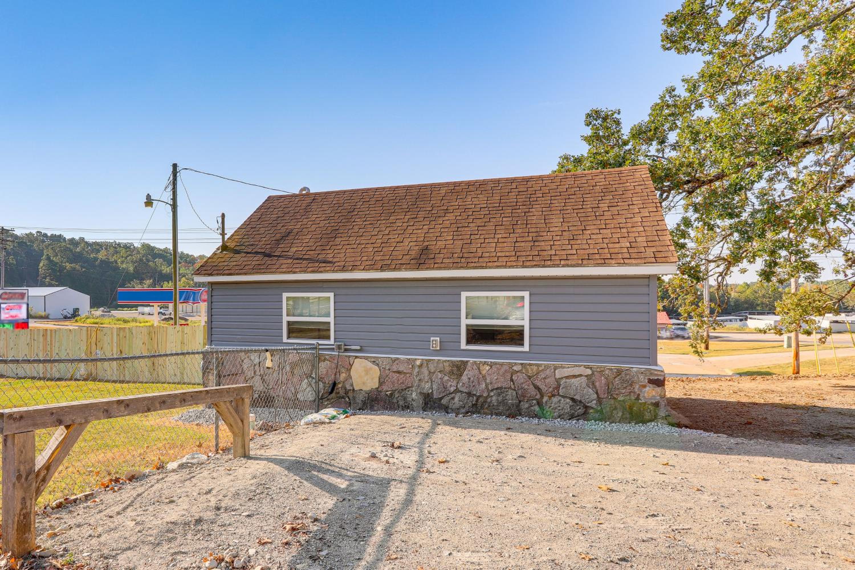 Pet Friendly! Norfork Lake Getaway with Fire Pit