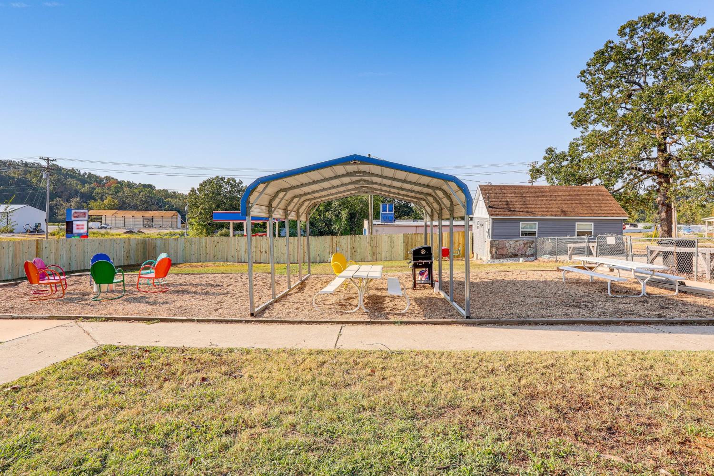 Pet Friendly! Norfork Lake Getaway with Fire Pit