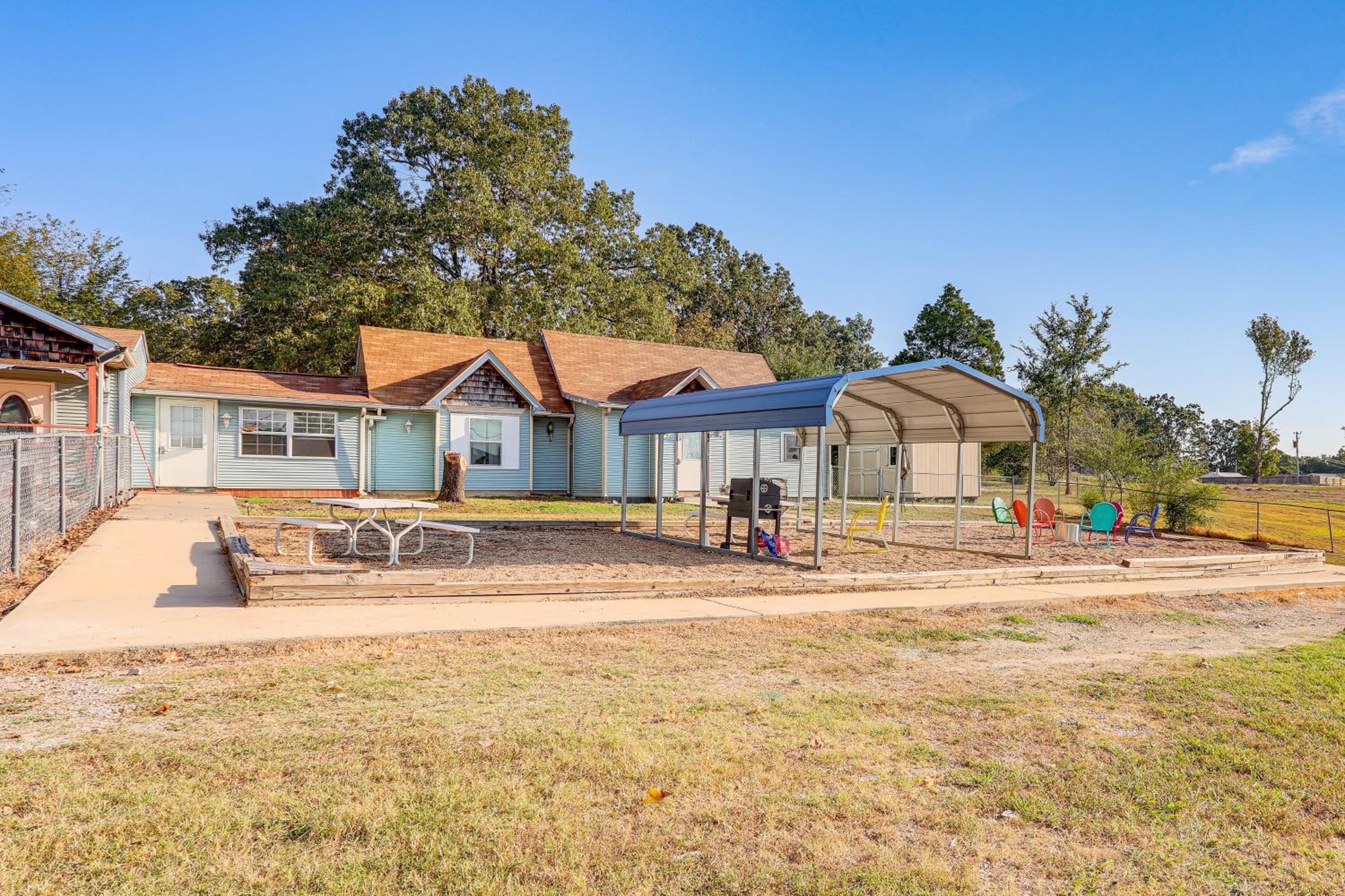 Pet Friendly! Norfork Lake Getaway with Fire Pit