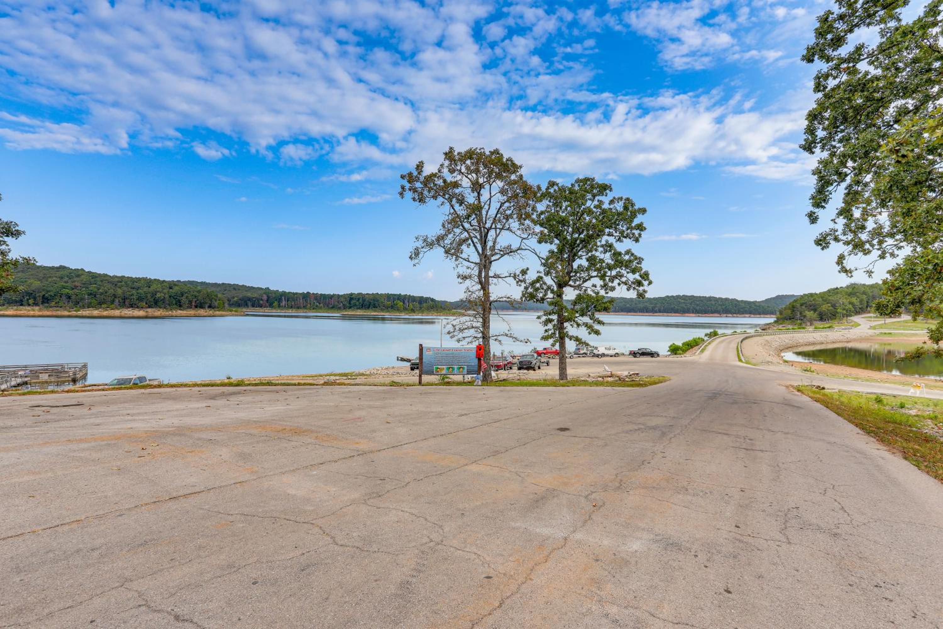 Pet Friendly! Norfork Lake Getaway with Fire Pit