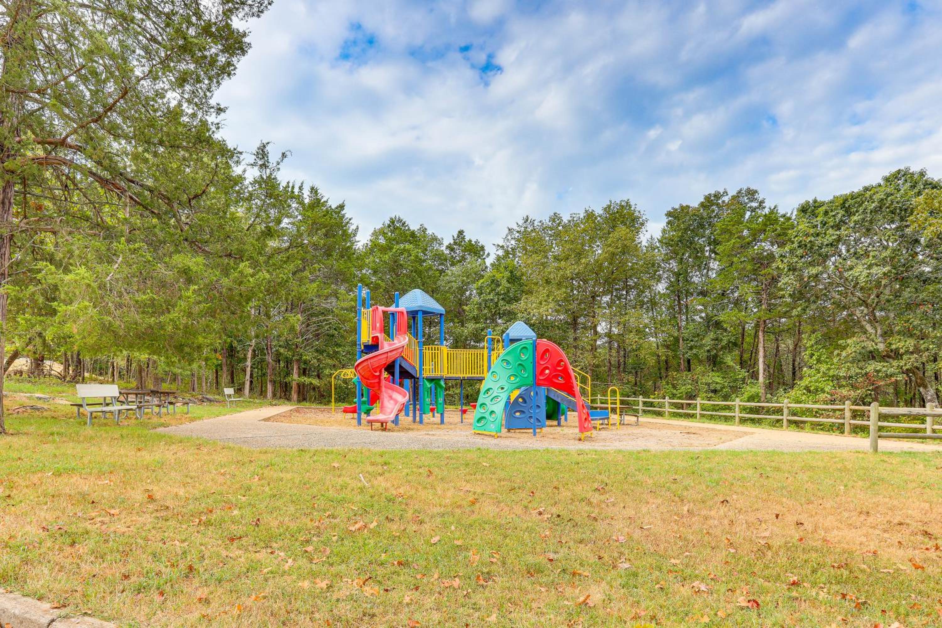 Pet Friendly! Norfork Lake Getaway with Fire Pit