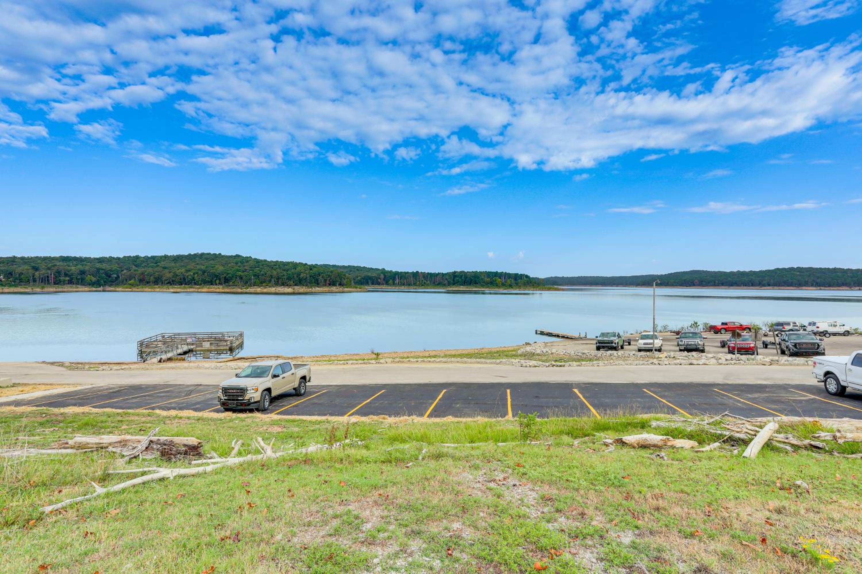 Pet Friendly! Norfork Lake Getaway with Fire Pit