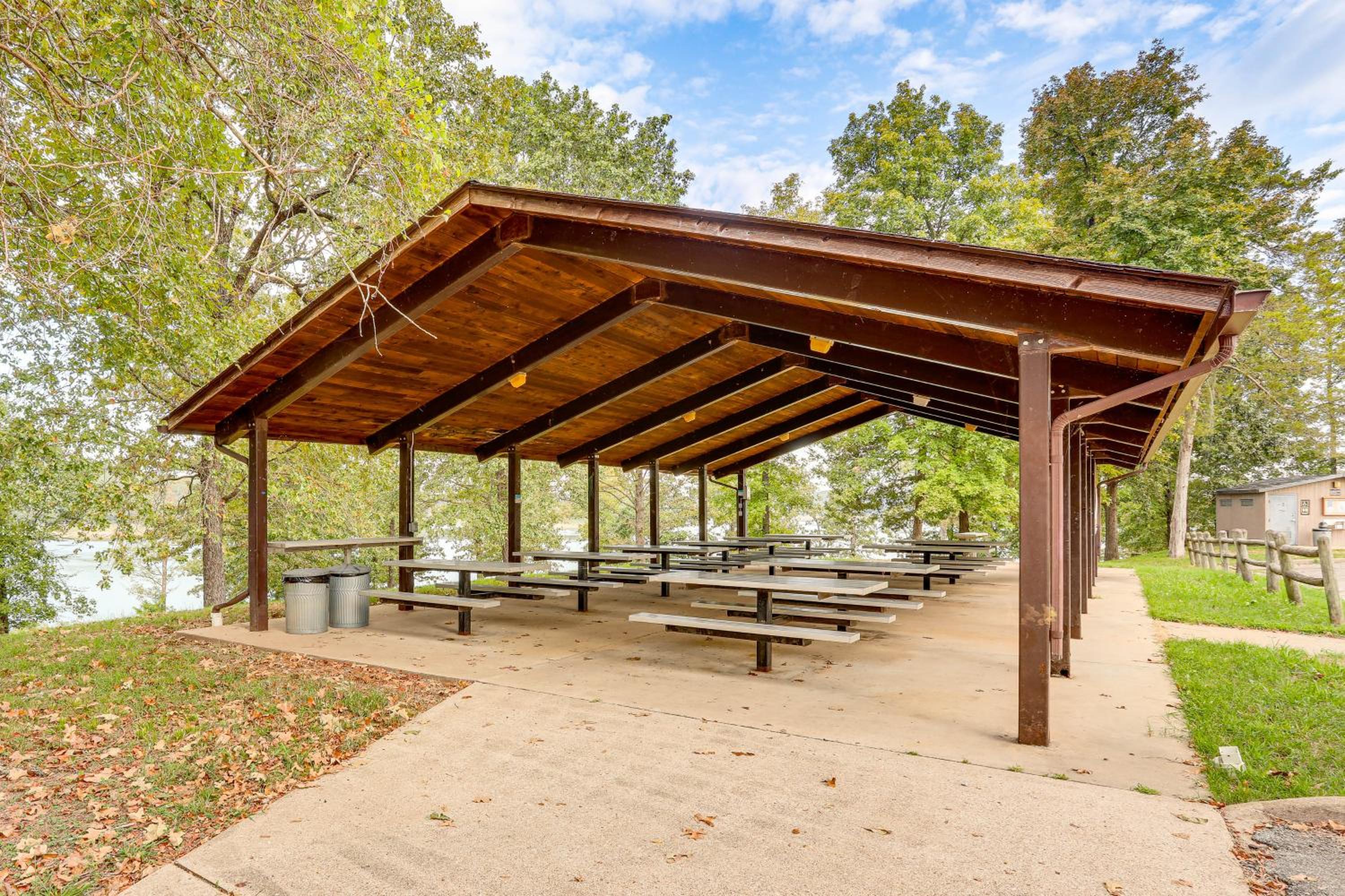 Pet Friendly! Norfork Lake Getaway with Fire Pit