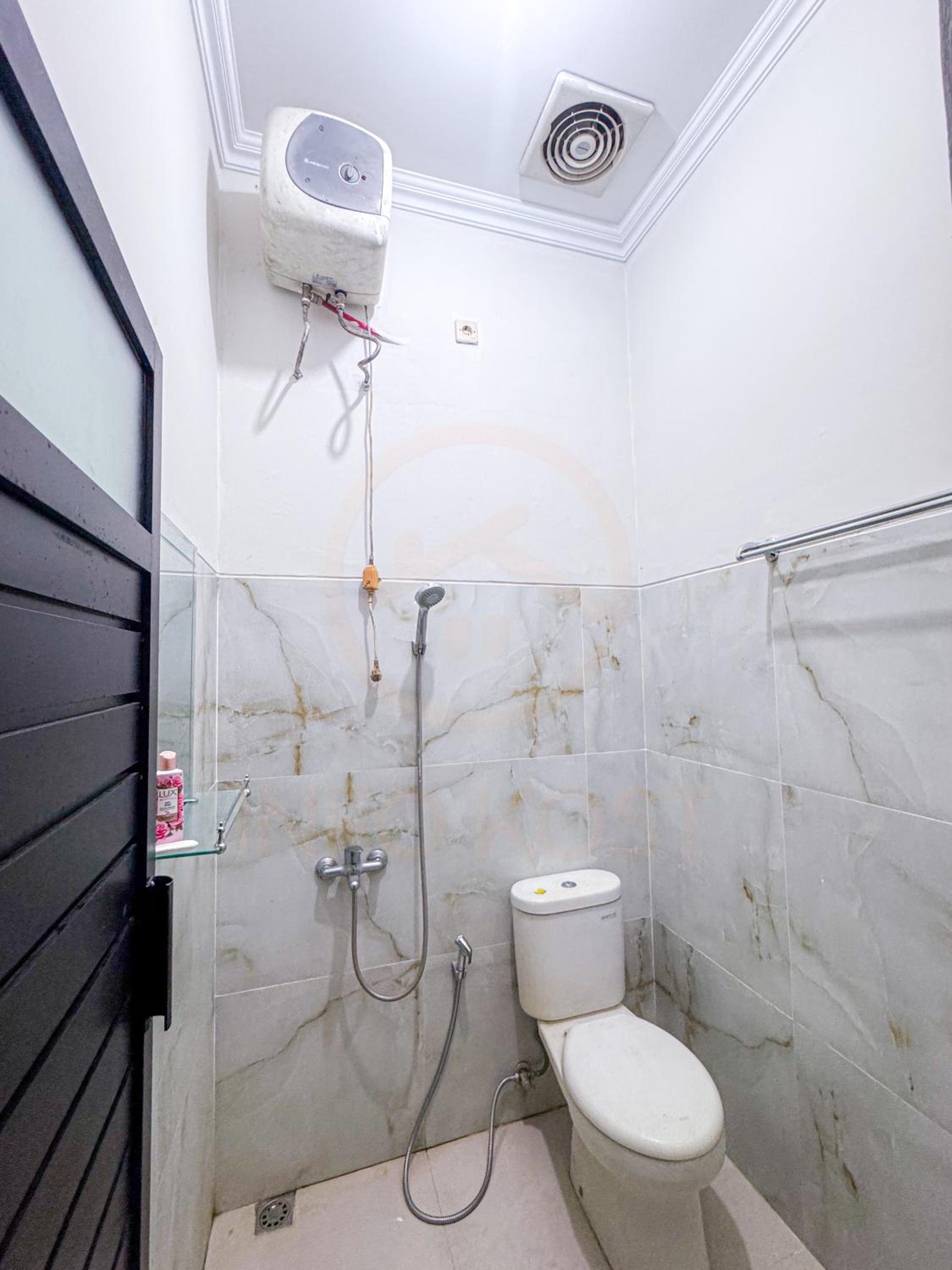 Karenra Guest House di Pusat Kota, Dengan 3 Kamar