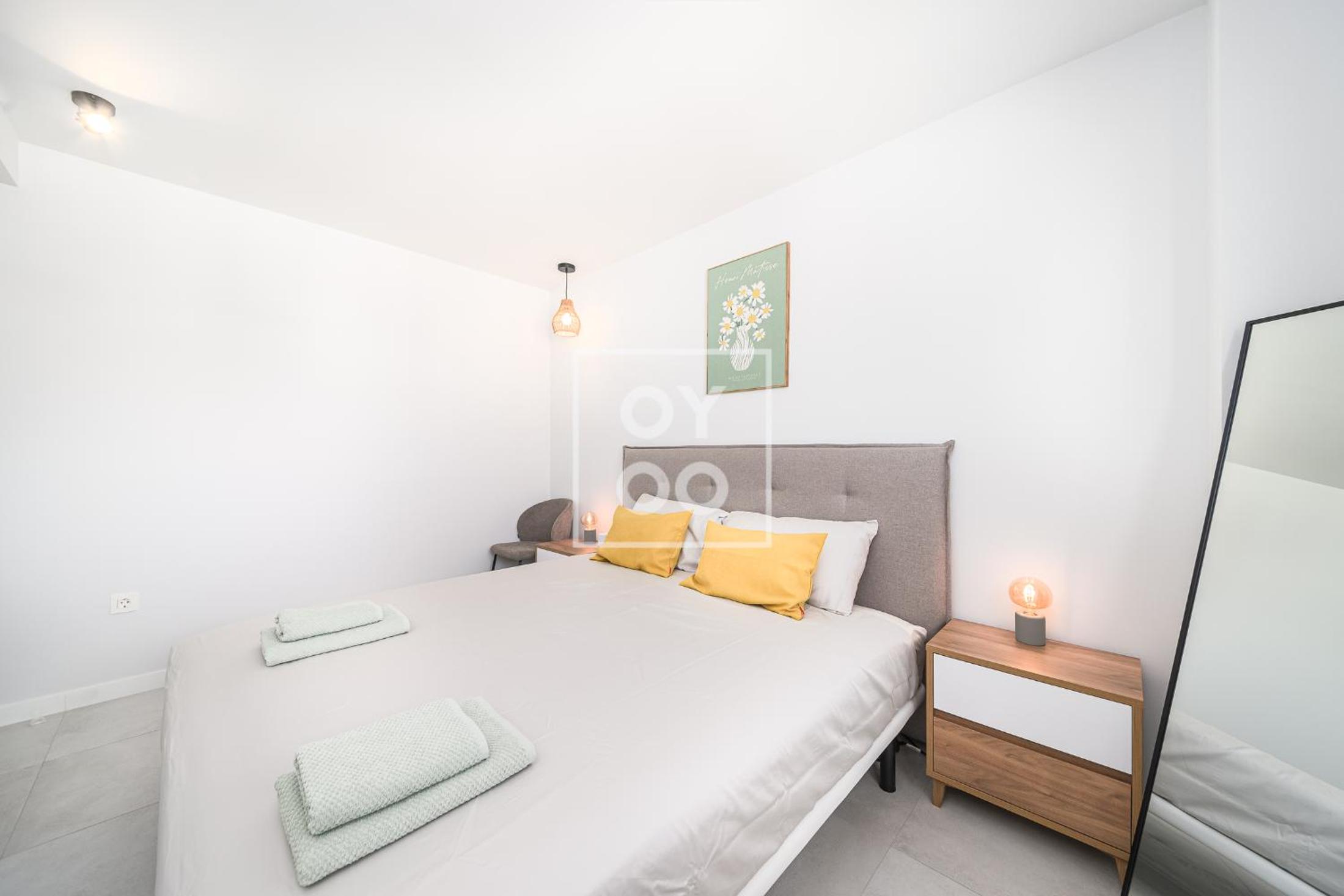 Cobalt Canvas Residence, Luxury Seaview Flat, by OYOOSTAYS
