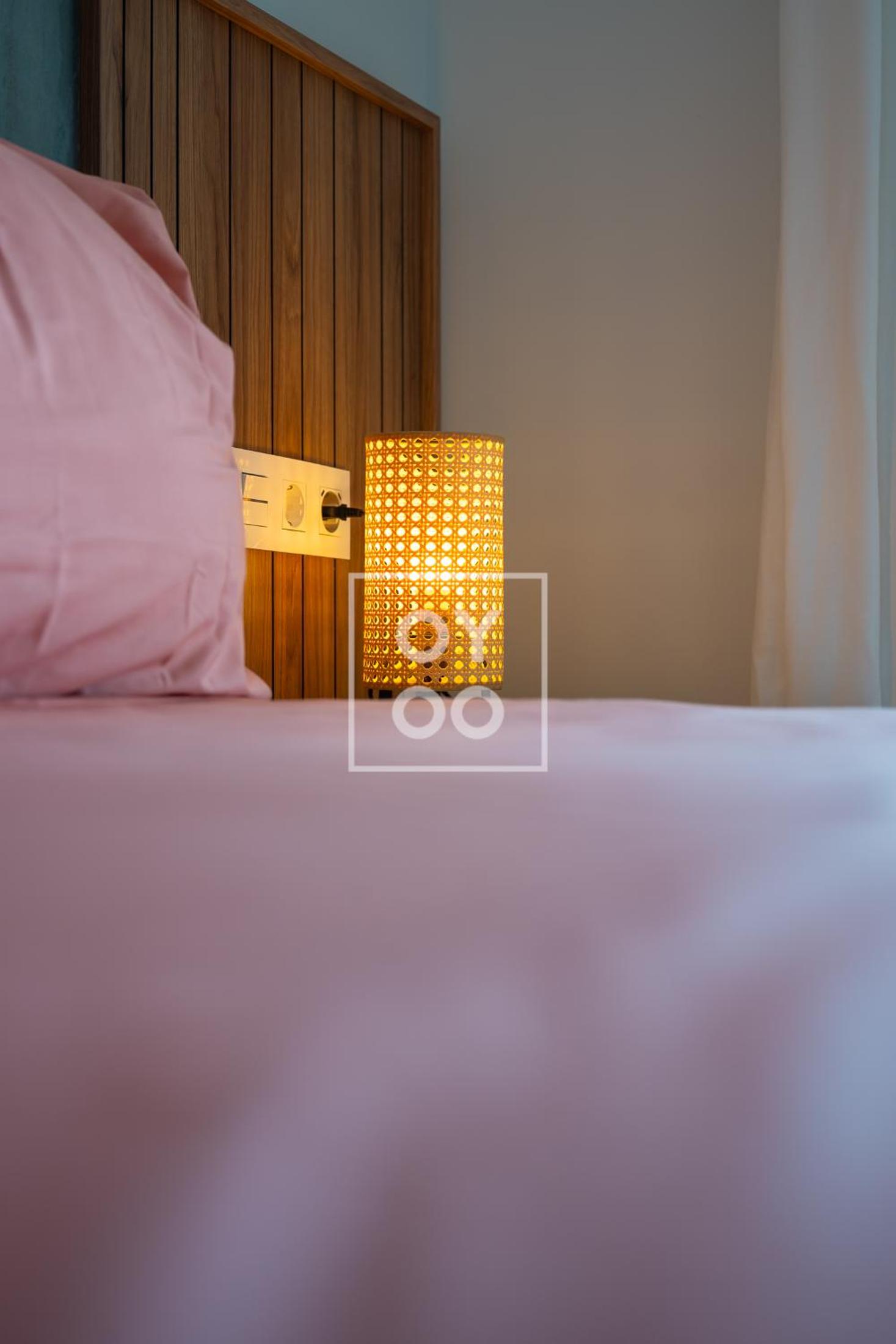 Cobalt Canvas Residence, Luxury Seaview Flat, by OYOOSTAYS