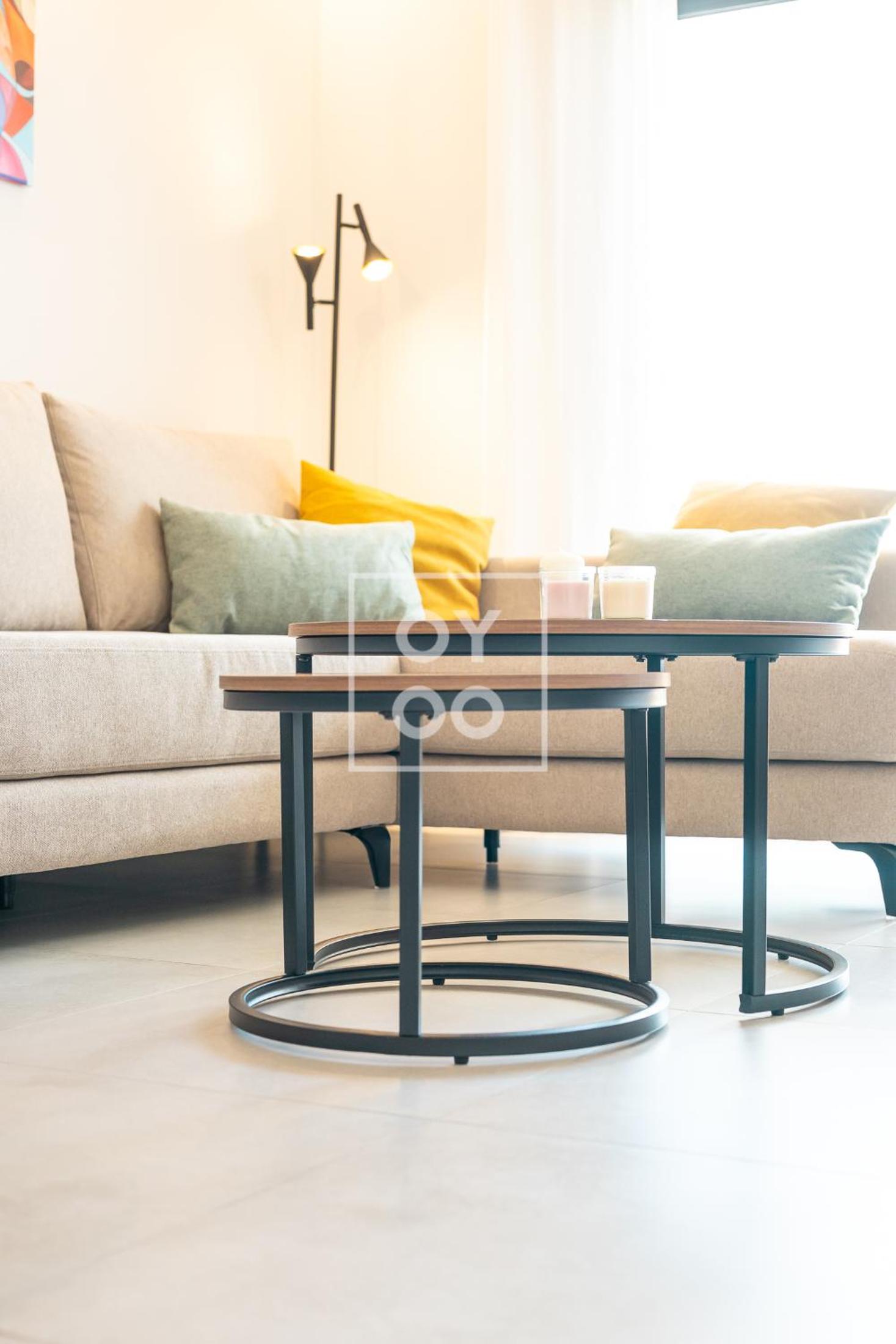 Cobalt Canvas Residence, Luxury Seaview Flat, by OYOOSTAYS