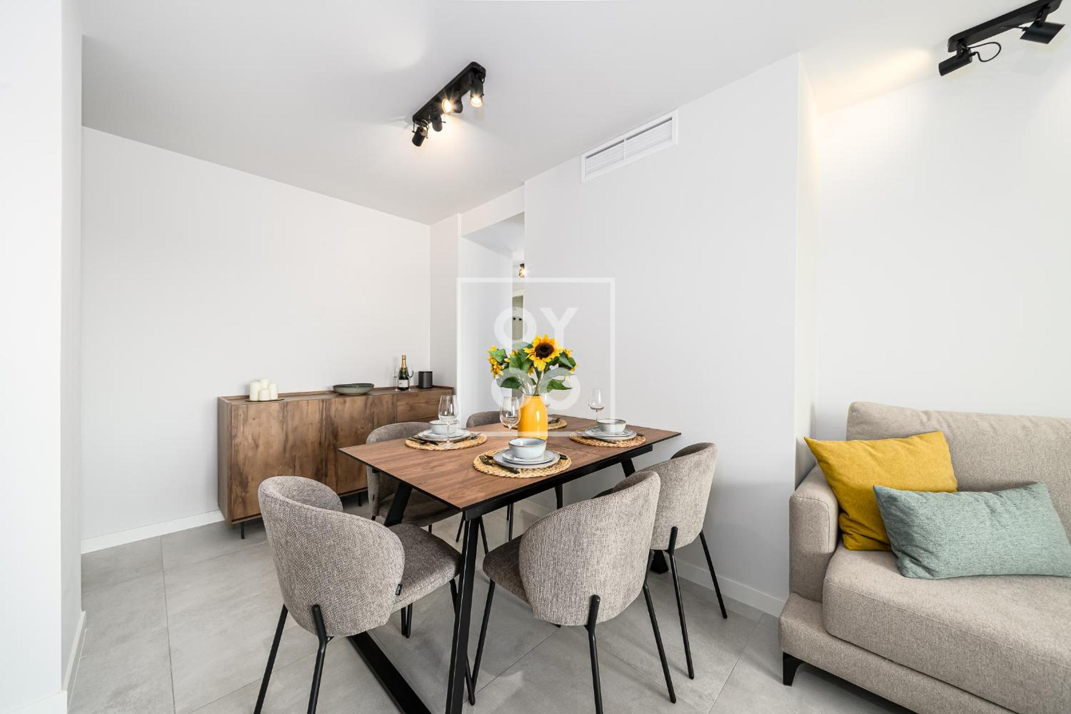 Cobalt Canvas Residence, Luxury Seaview Flat, by OYOOSTAYS