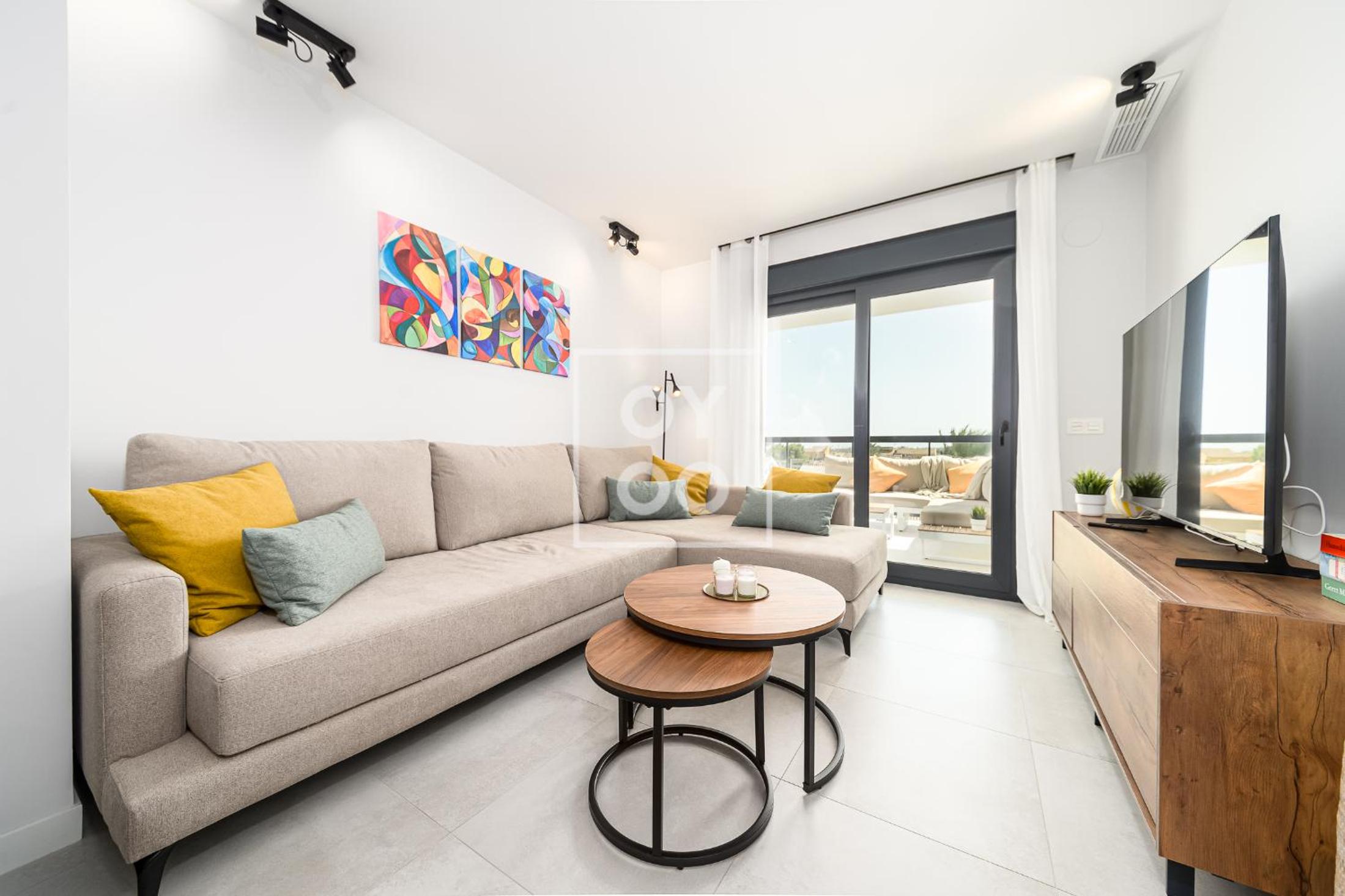 Cobalt Canvas Residence, Luxury Seaview Flat, by OYOOSTAYS