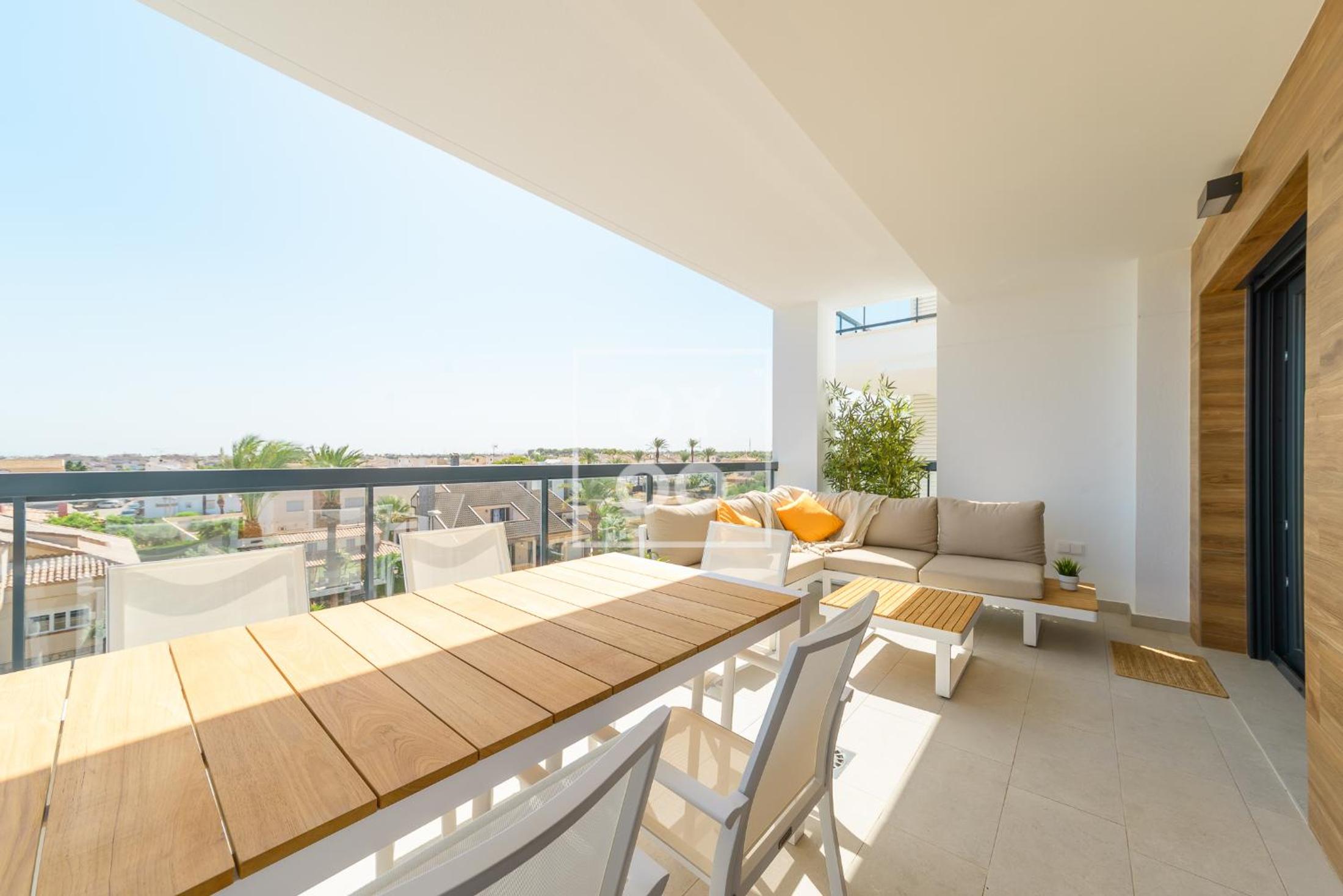 Cobalt Canvas Residence, Luxury Seaview Flat, by OYOOSTAYS