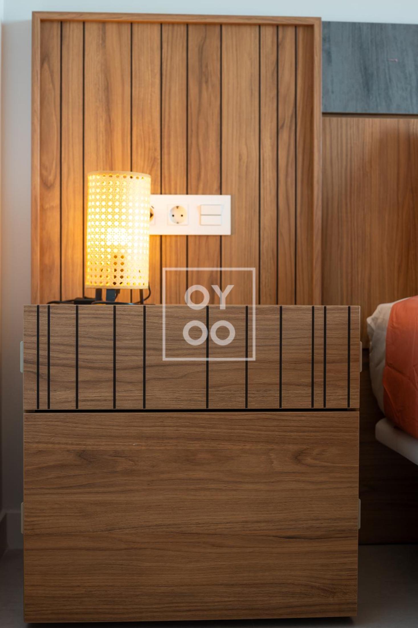 Cobalt Canvas Residence, Luxury Seaview Flat, by OYOOSTAYS