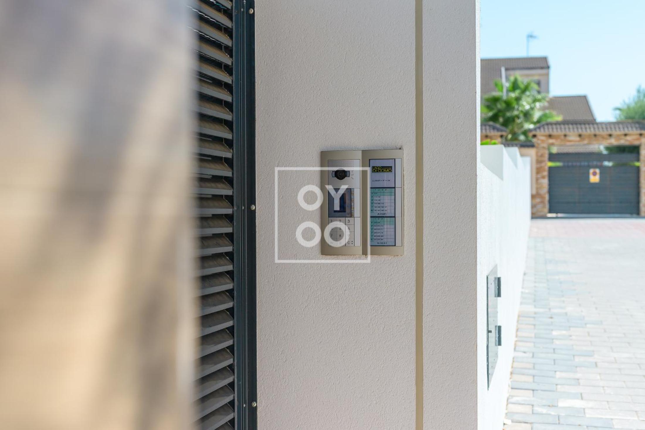 Cobalt Canvas Residence, Luxury Seaview Flat, by OYOOSTAYS