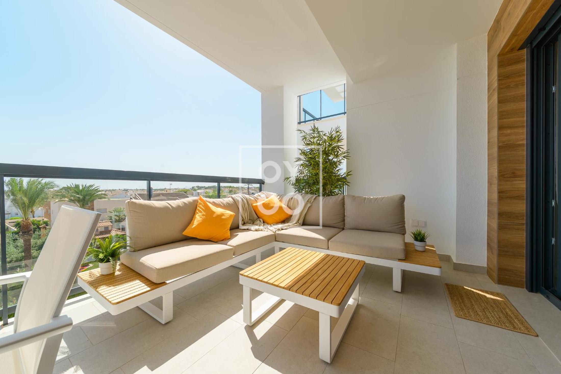 Cobalt Canvas Residence, Luxury Seaview Flat, by OYOOSTAYS