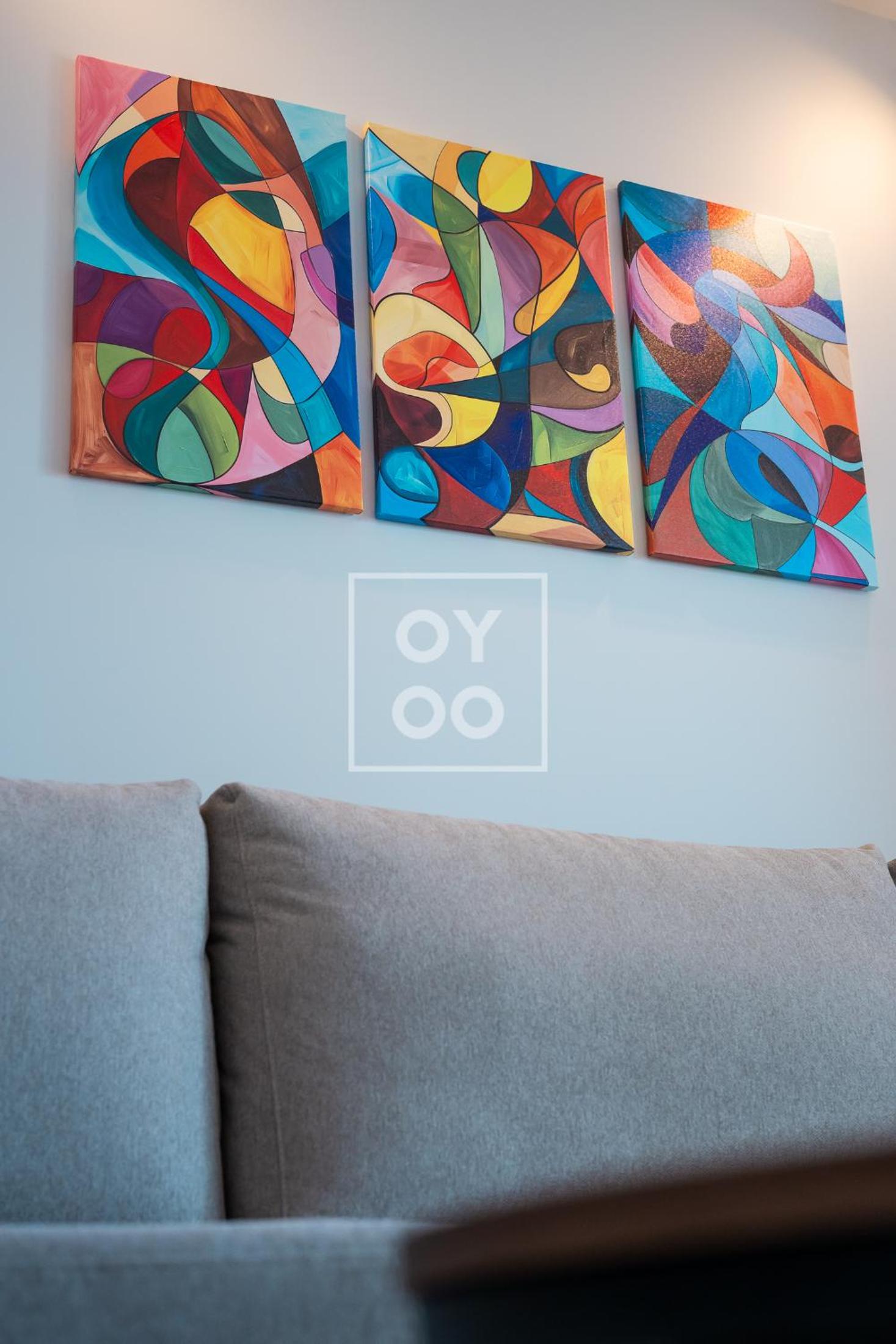 Cobalt Canvas Residence, Luxury Seaview Flat, by OYOOSTAYS