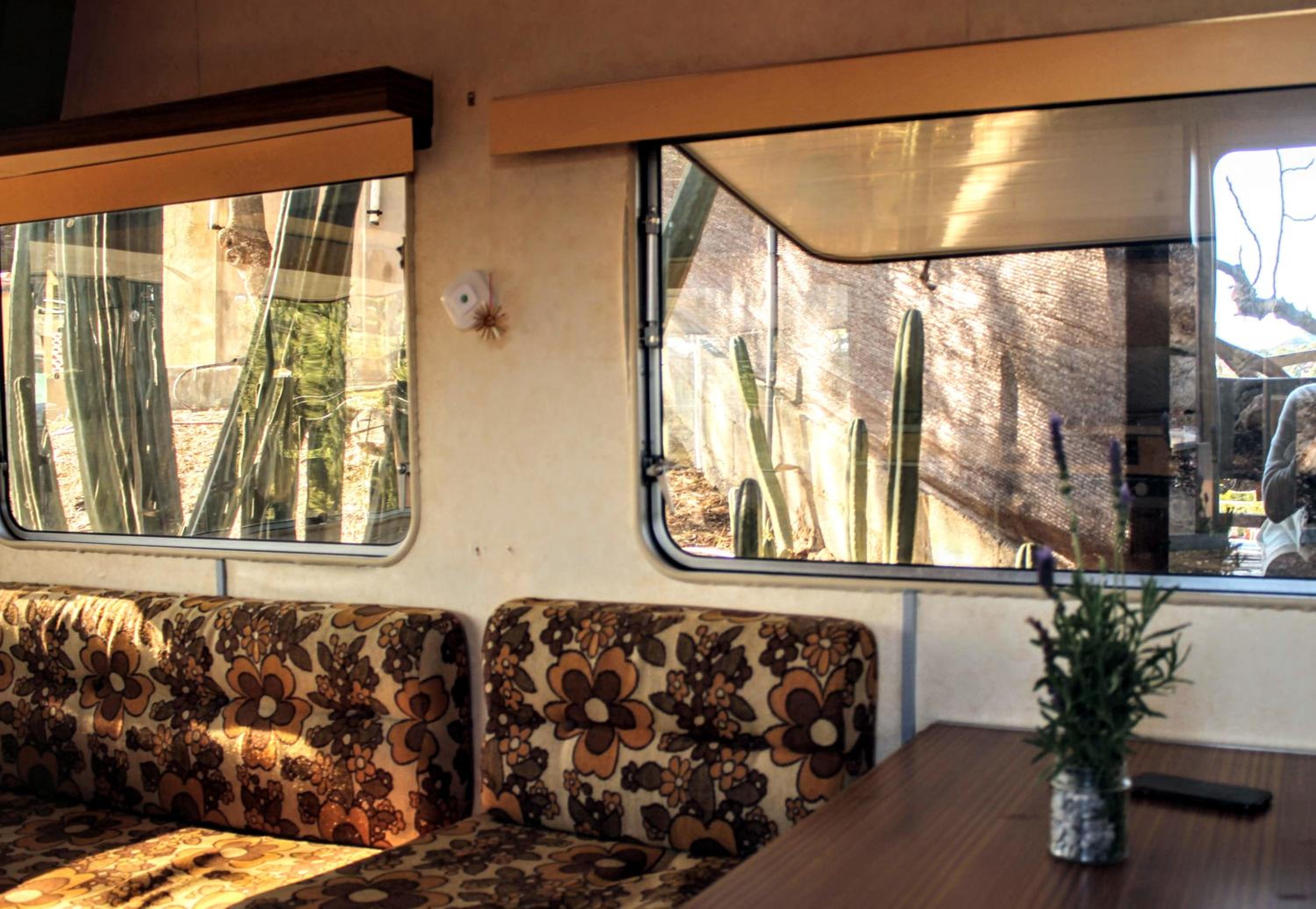 CaravanaStar vistas a la Montaña y Mar como horizonte